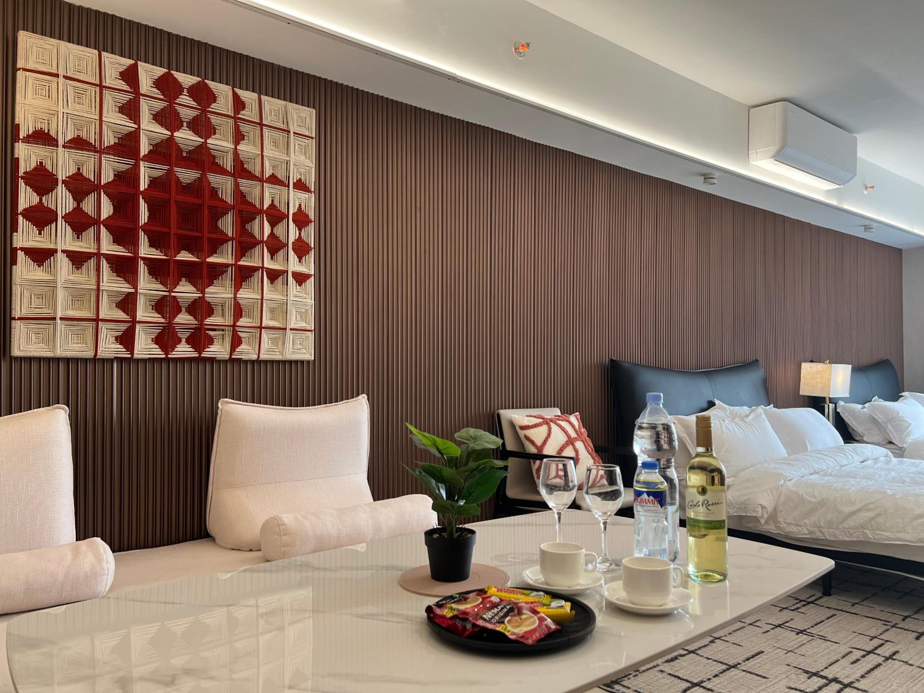Modern Boutique Spacious Apartment Near Airport OKADA SOLAIRE MOA