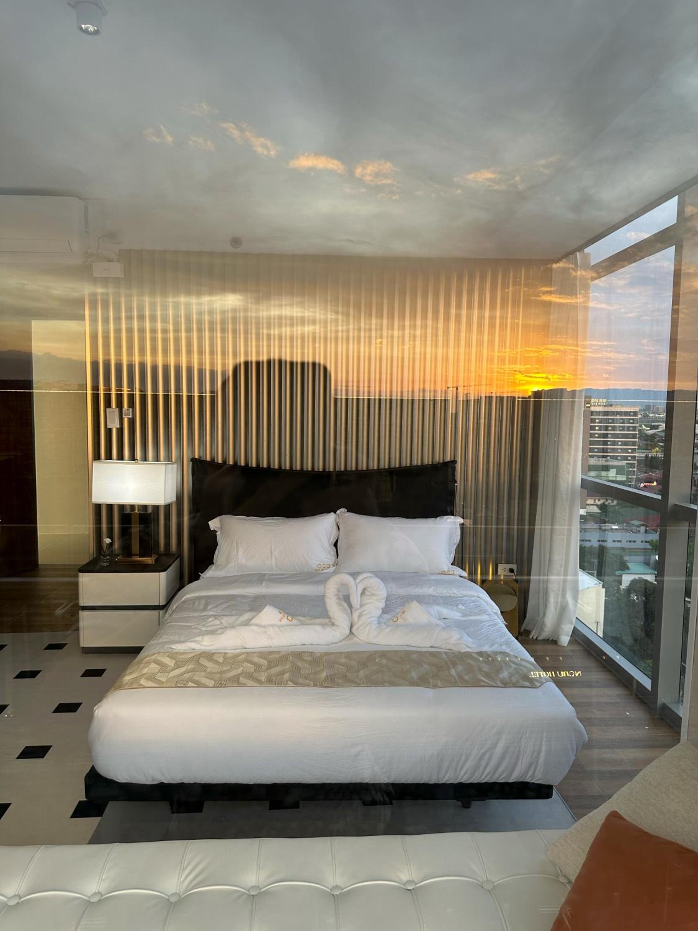 Modern Boutique Spacious Apartment Near Airport OKADA SOLAIRE MOA