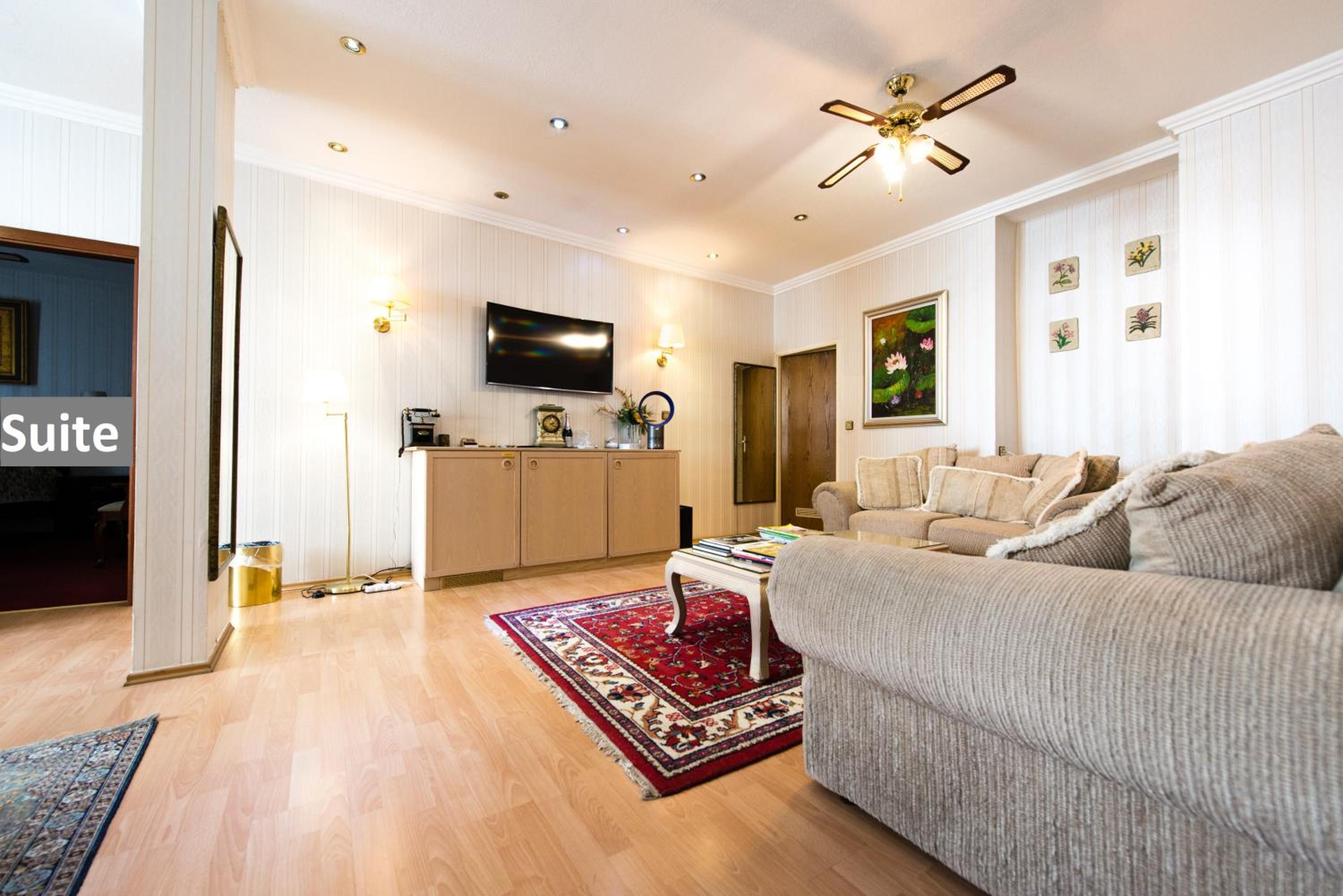 Offenbach Vacations - Lowen Hotel - Property Image 2
