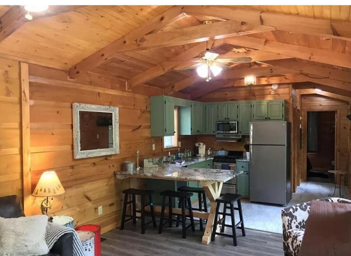 Tiny cozy cabin with hot tub, relax and unwind!