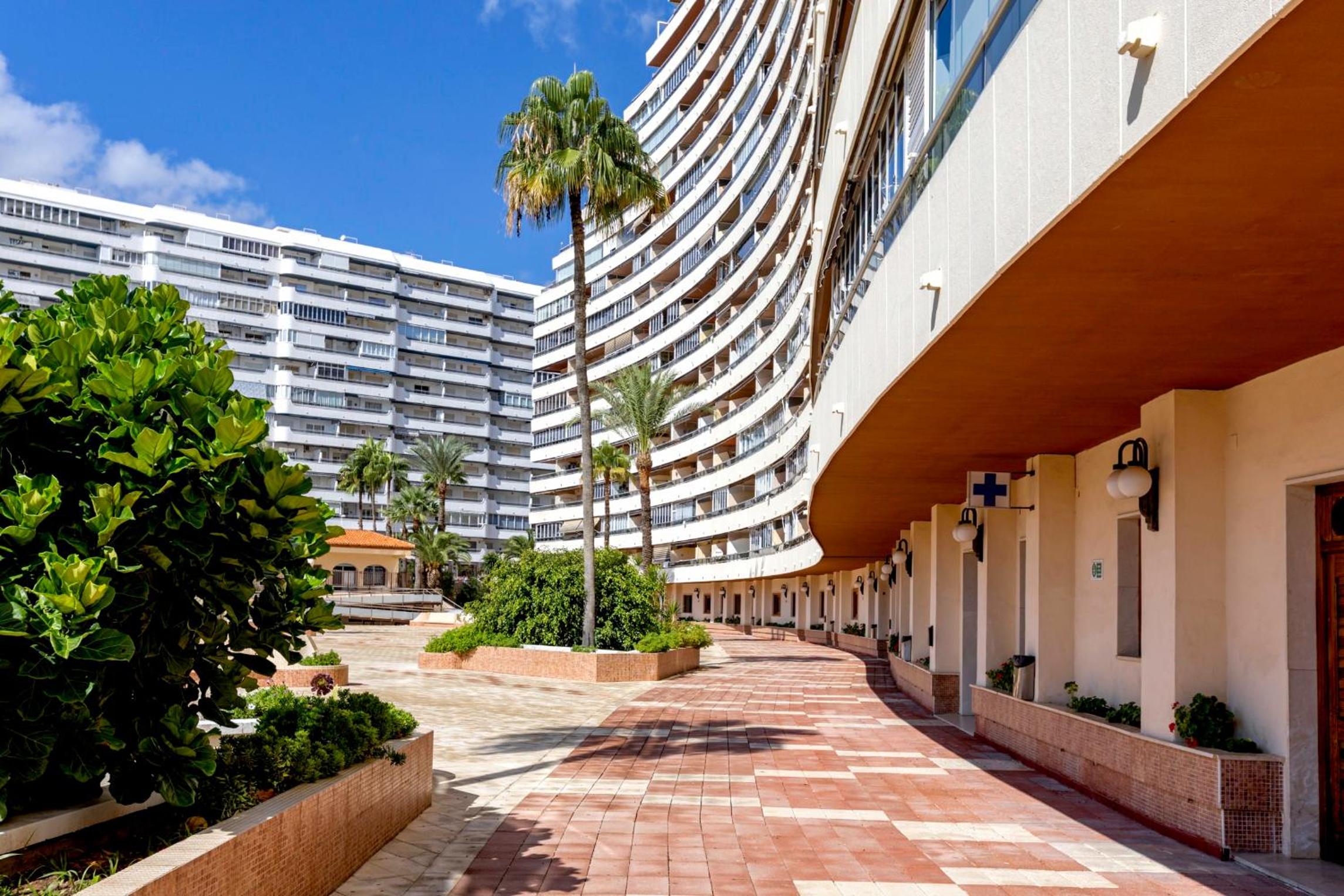 Florazar 2 Pool & Private Balcony