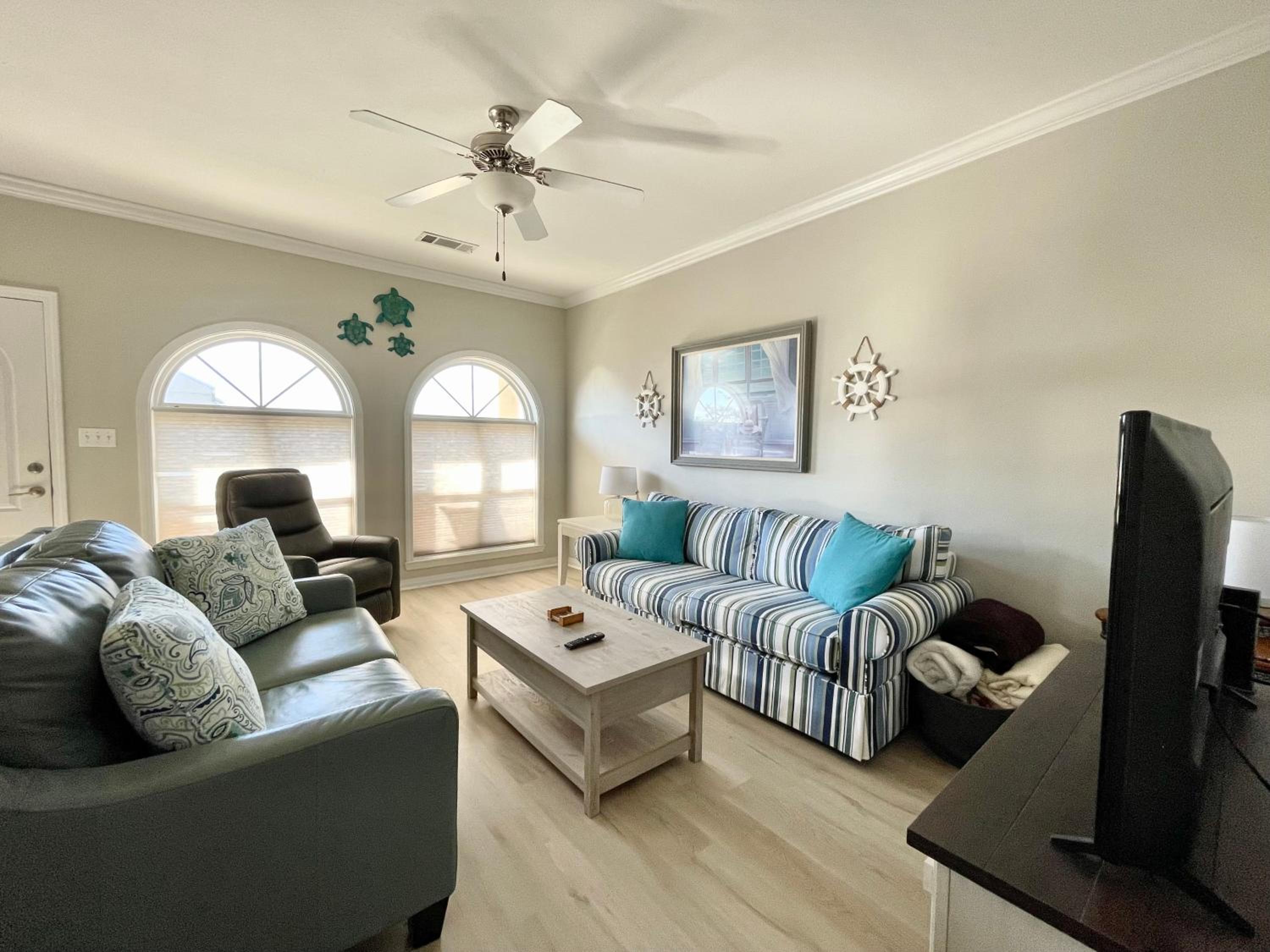 148 Beau Clair - Beachside Townhome with Pool in Long Beach