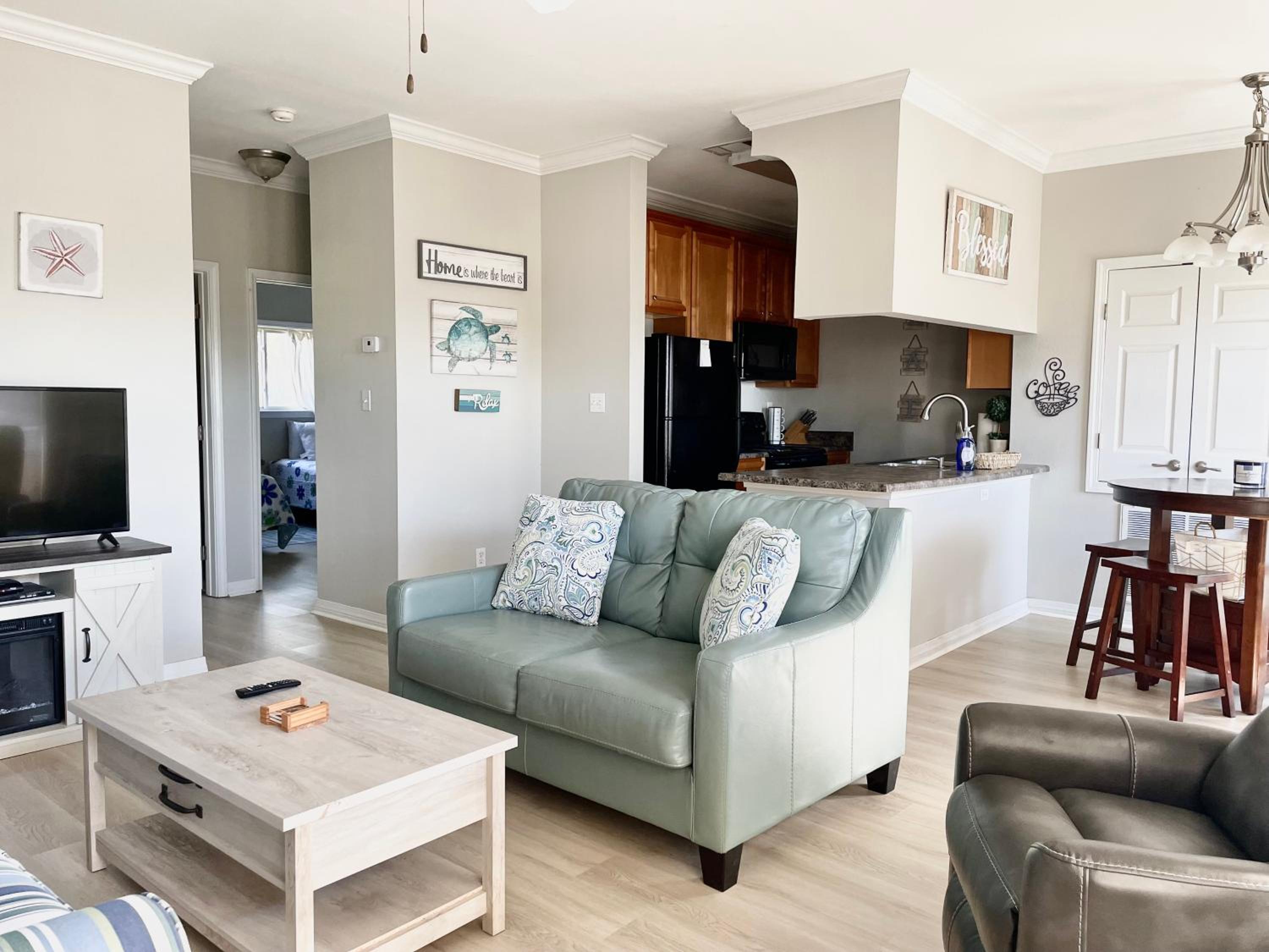 148 Beau Clair - Beachside Townhome with Pool in Long Beach