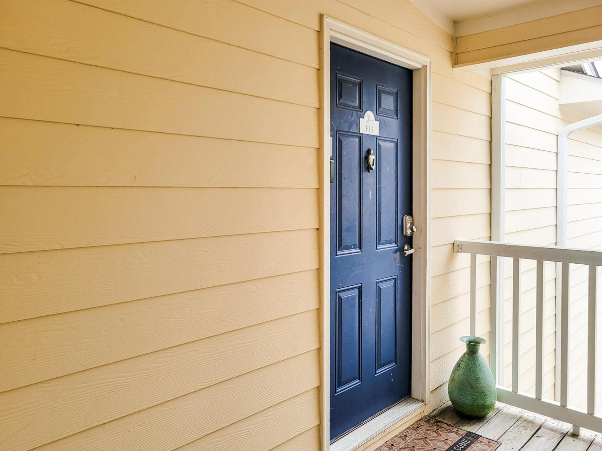 Cozy 2 bedroom, 2 bathroom condo located at Harbor Landing!