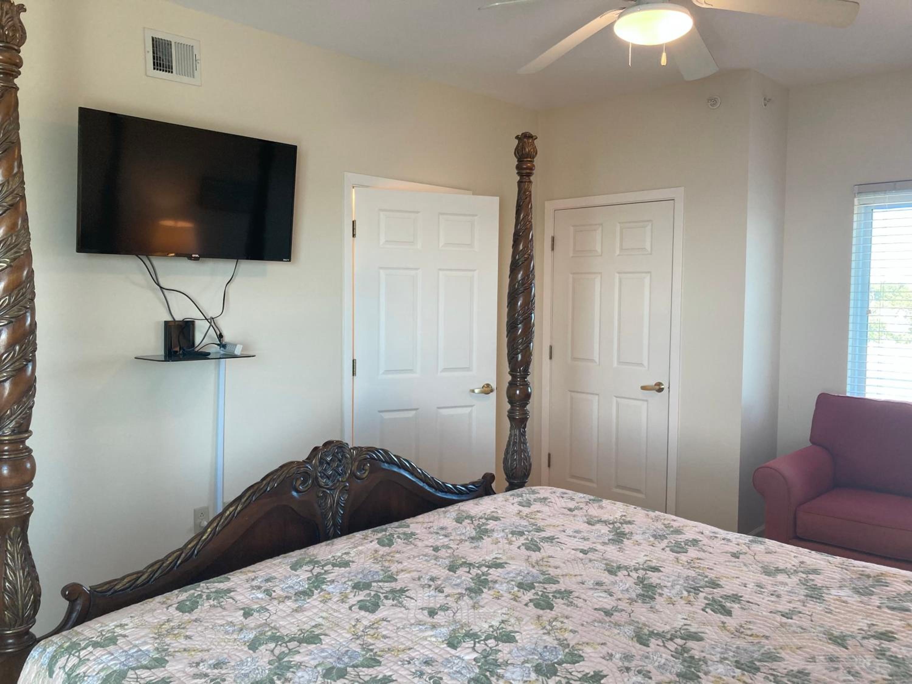 Spacious Beachview End Unit in Legacy Tower 1-501 - 3 bedroom 3 bath condo