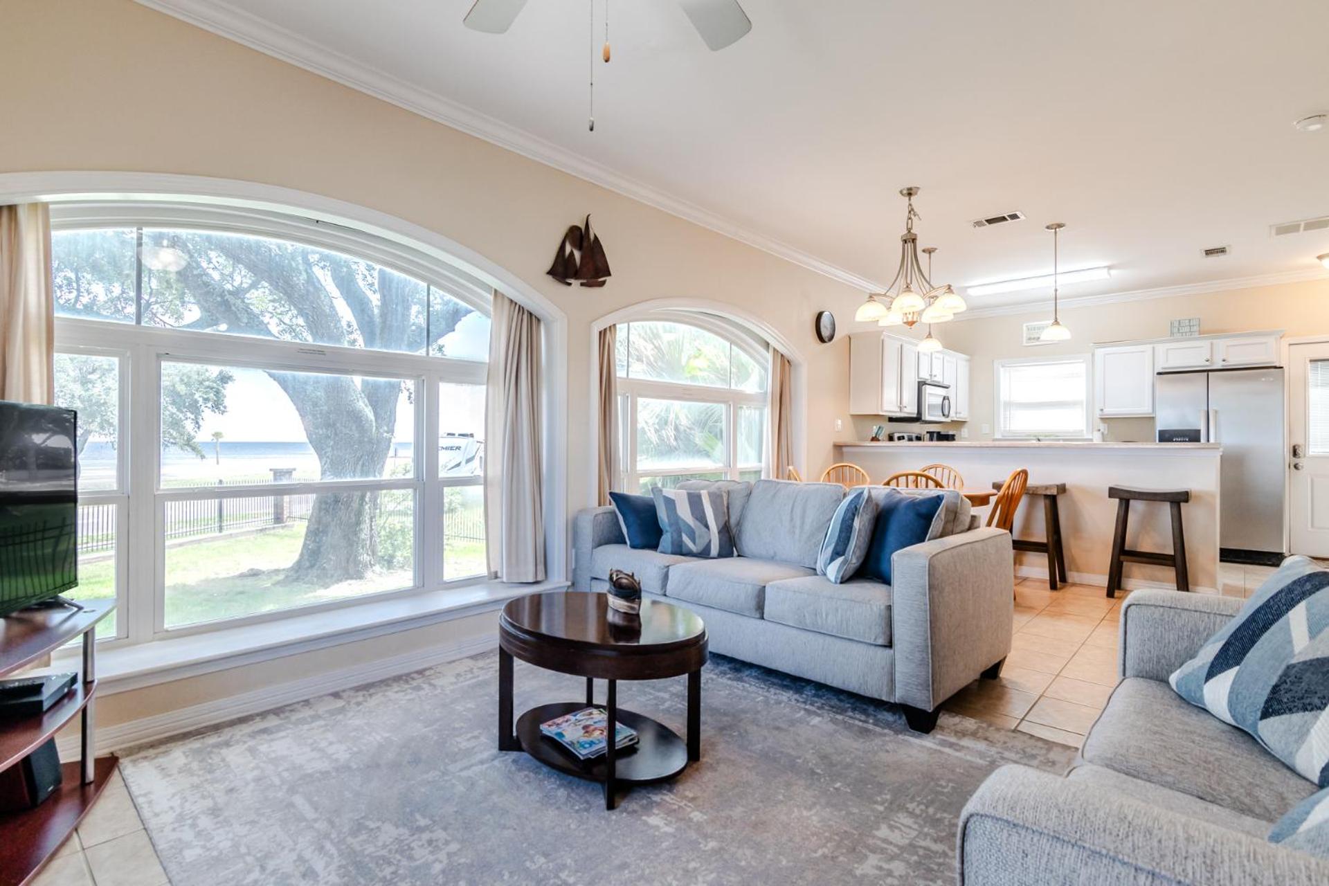 120 Beau Clair - Beachview Townhome with Balcony and Deck in Long Beach