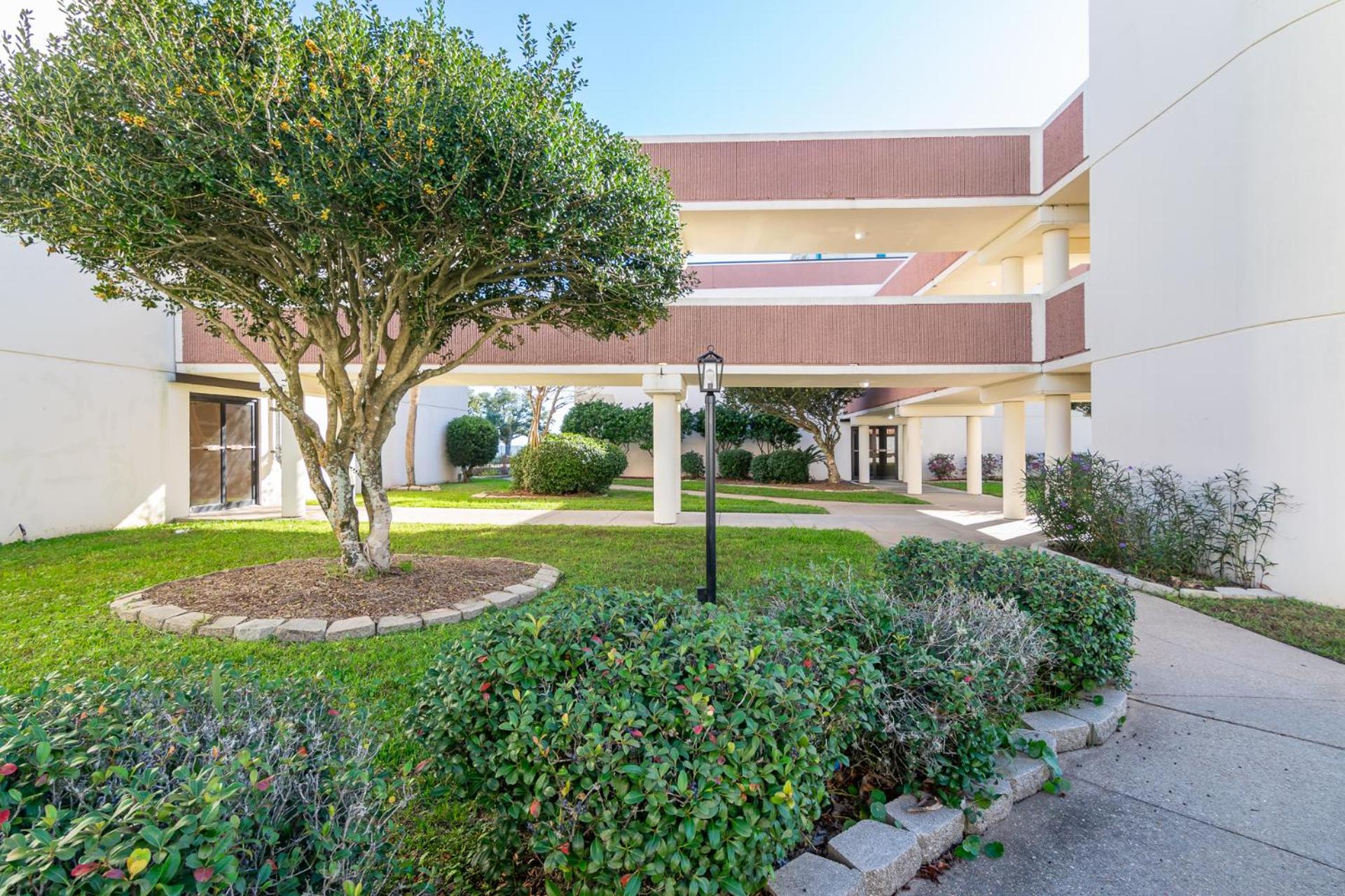 Cozy 2 bed 2 bath condo at the beachside Ocean Club Villas
