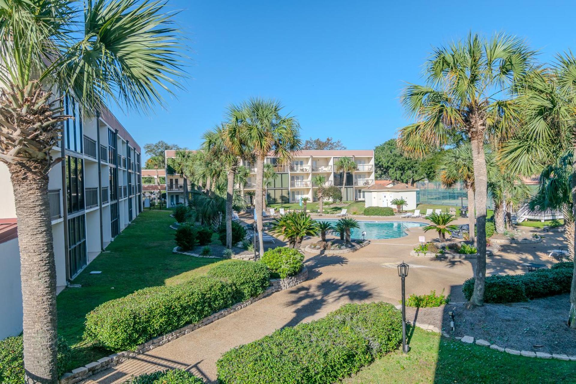 Cozy 2 bed 2 bath condo at the beachside Ocean Club Villas
