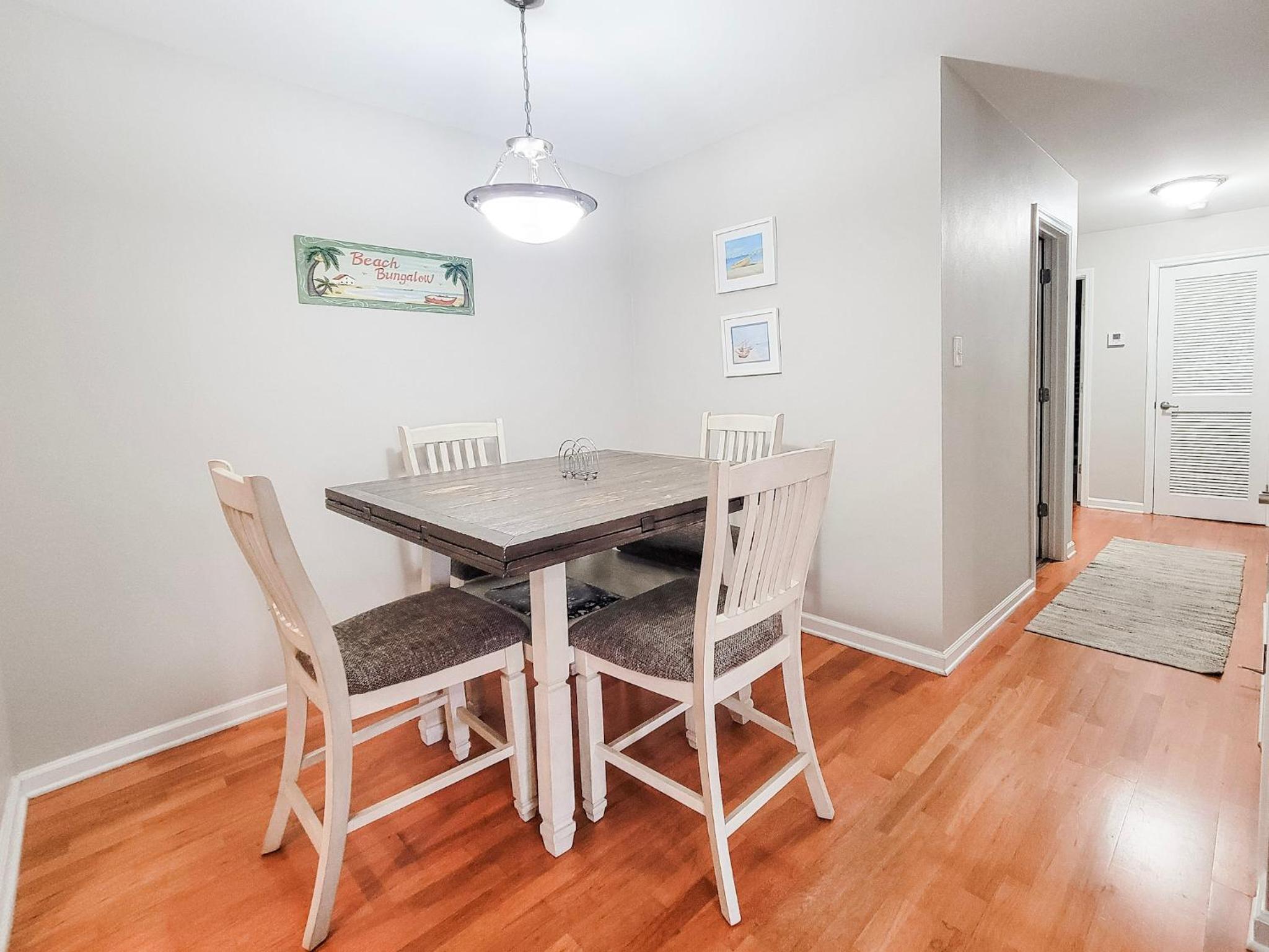 Cozy 2 bedroom, 2 bathroom condo located at Harbor Landing!