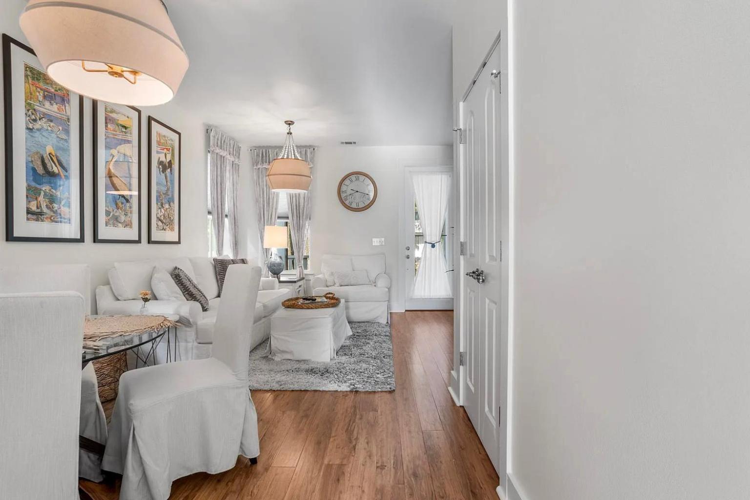 Pelican Cove Cottage located Downtown Ocean Springs