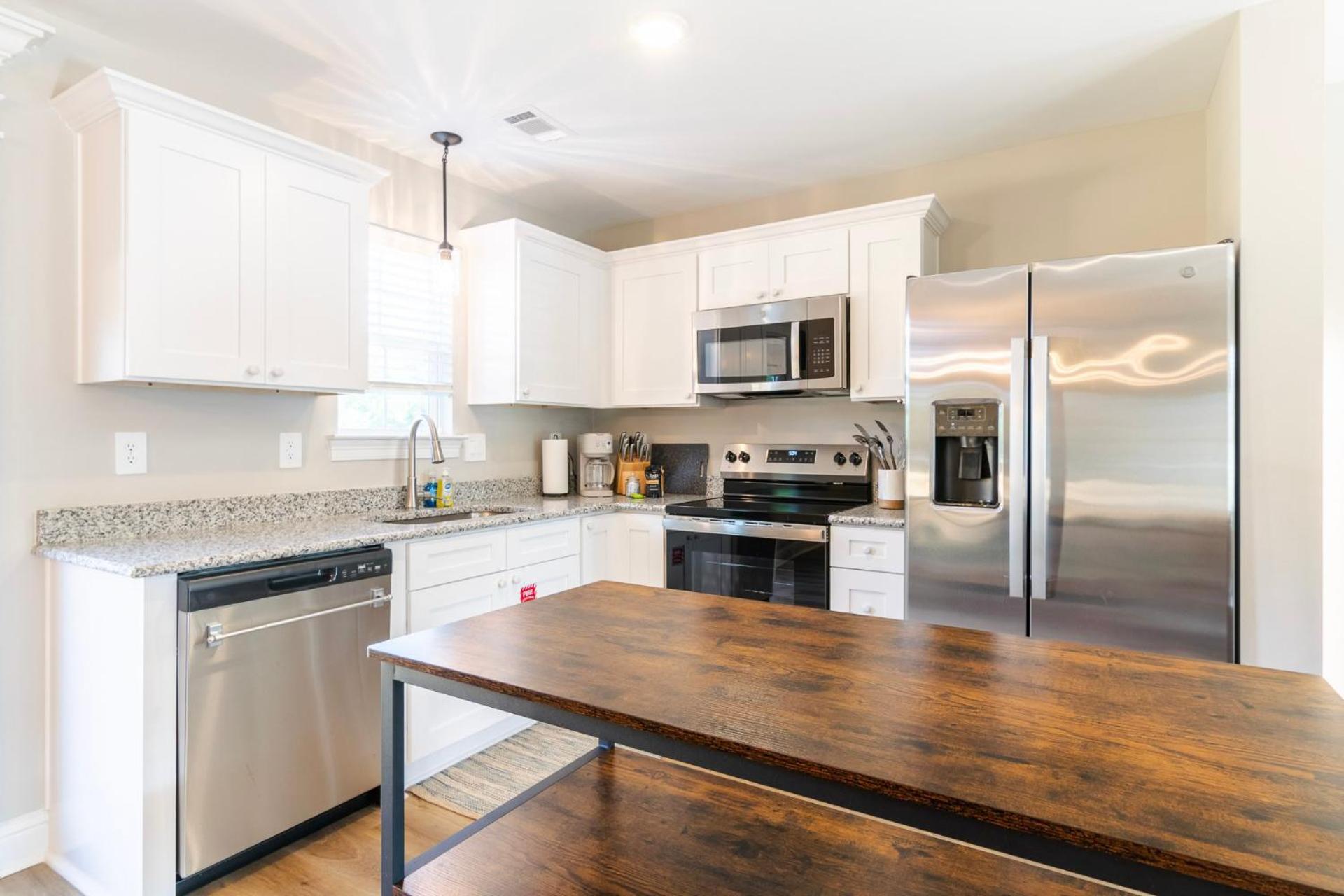BRAND NEW, Fully Furnished, 3 Bedroom Cottage!