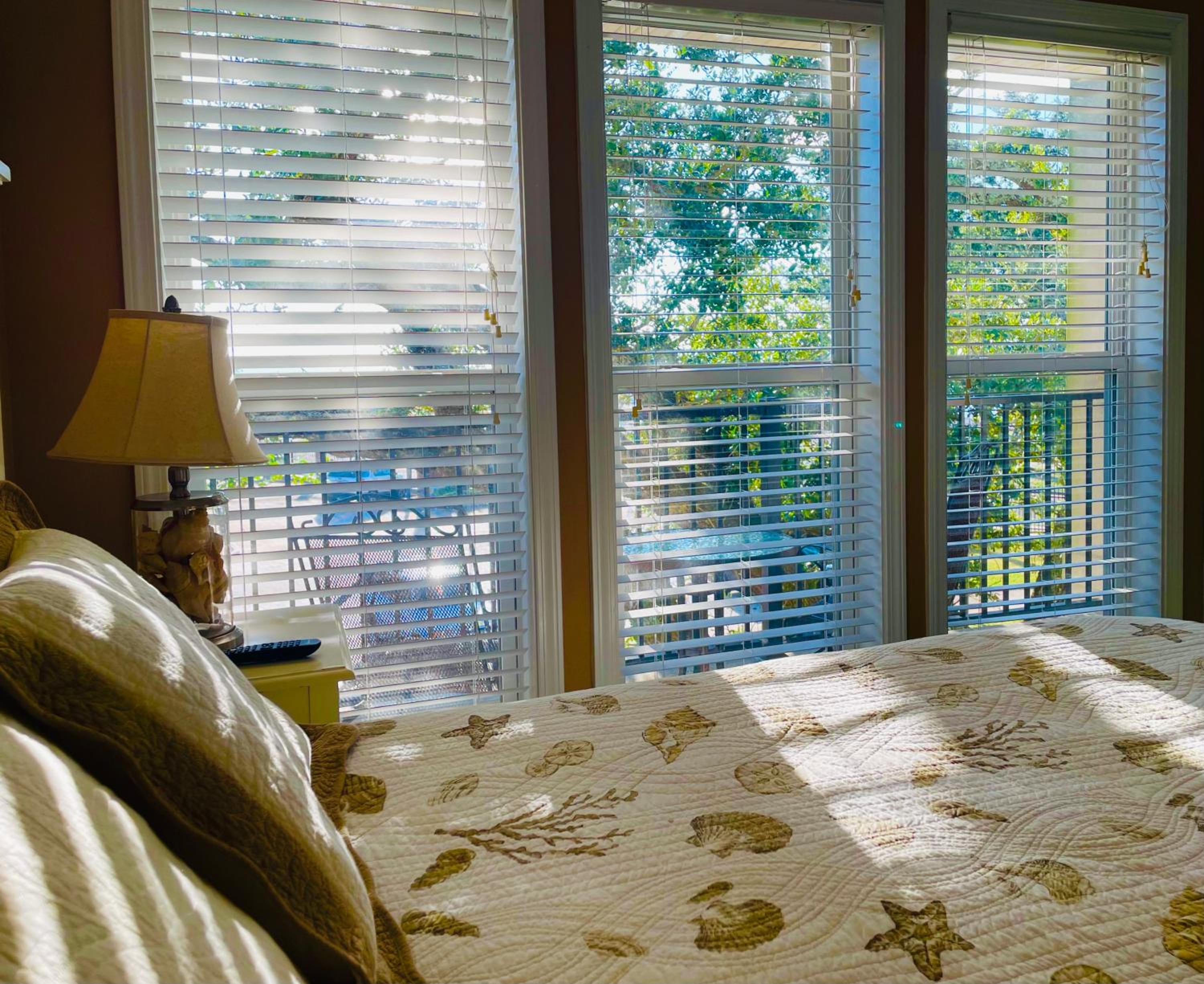 123 Beau Clair - Beachside Townhome with Balcony and Pool in Long Beach