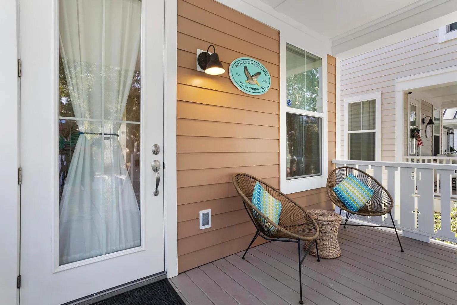 Pelican Cove Cottage located Downtown Ocean Springs
