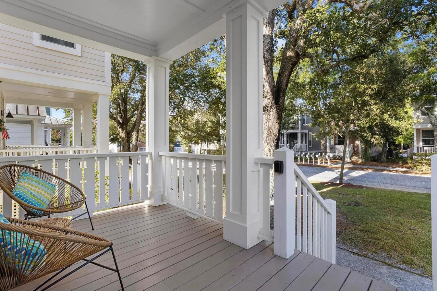 Pelican Cove Cottage located Downtown Ocean Springs