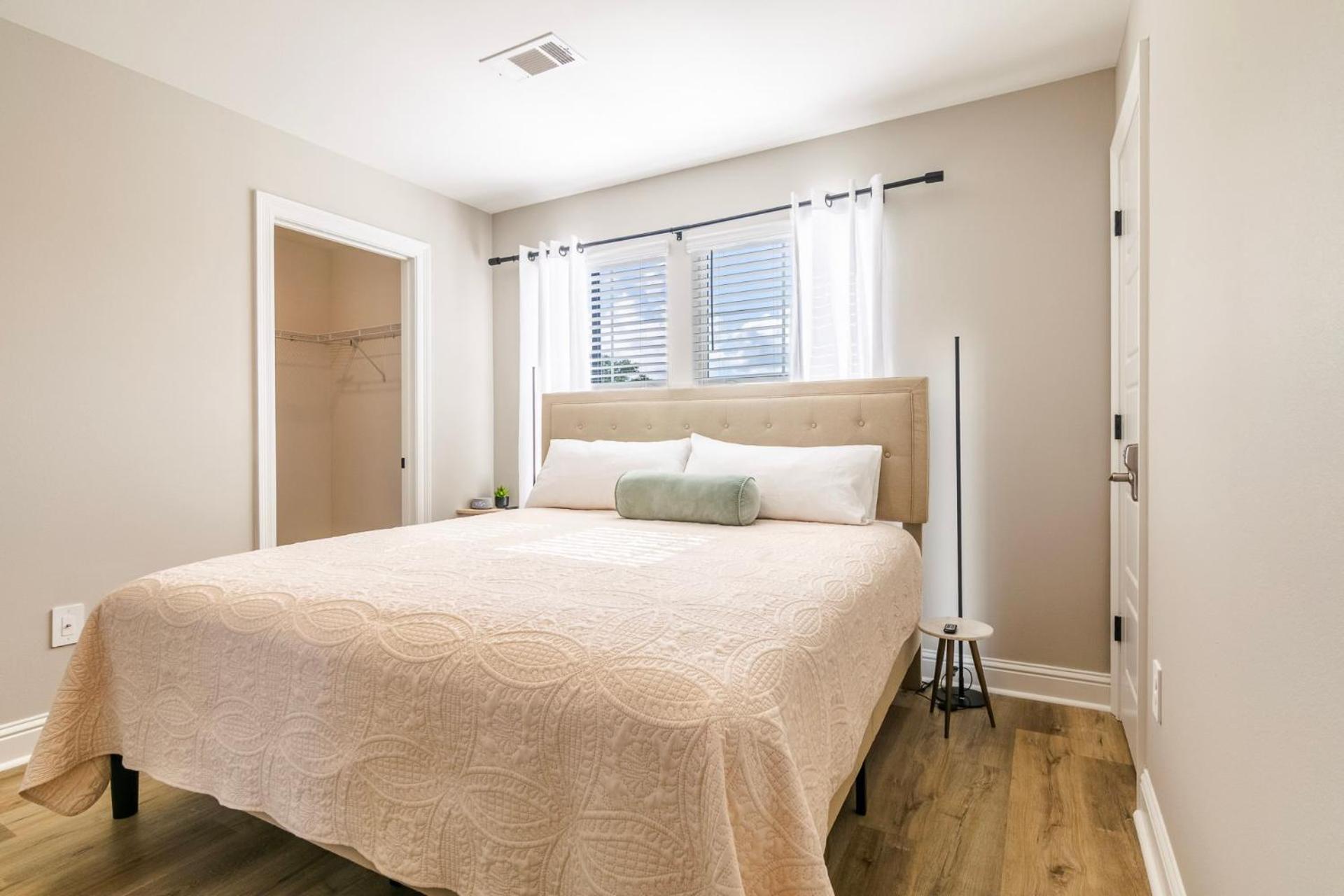 BRAND NEW, Fully Furnished, 3 Bedroom Cottage!