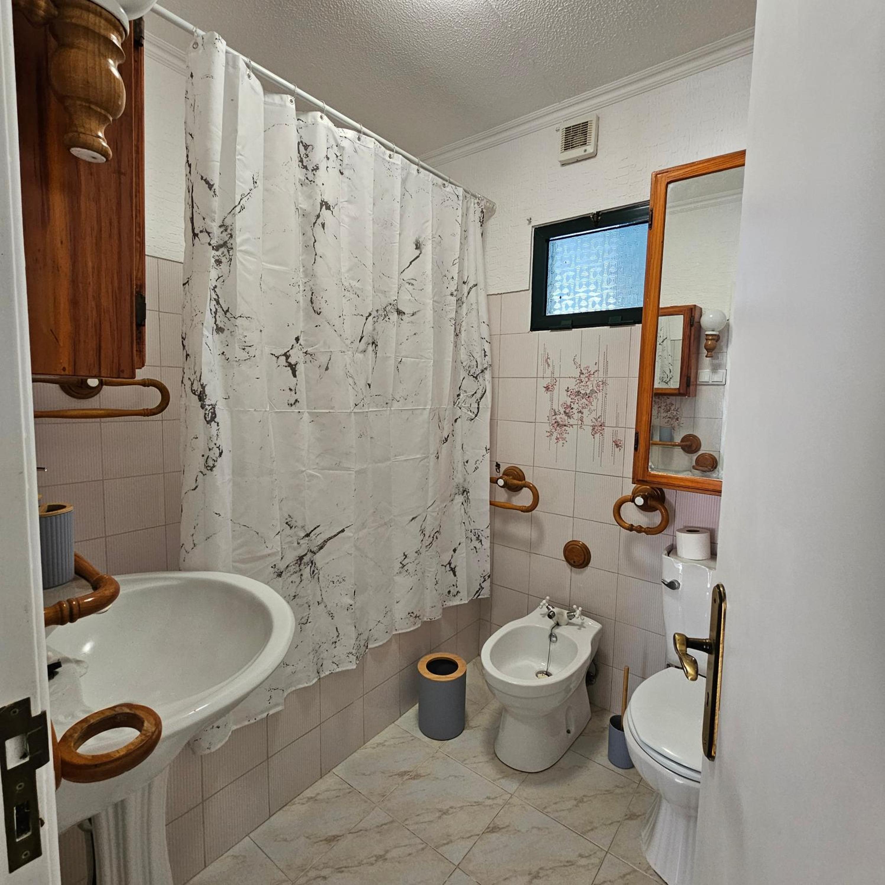 JoLi Larano - APT with 3 bedroom and 2 wc