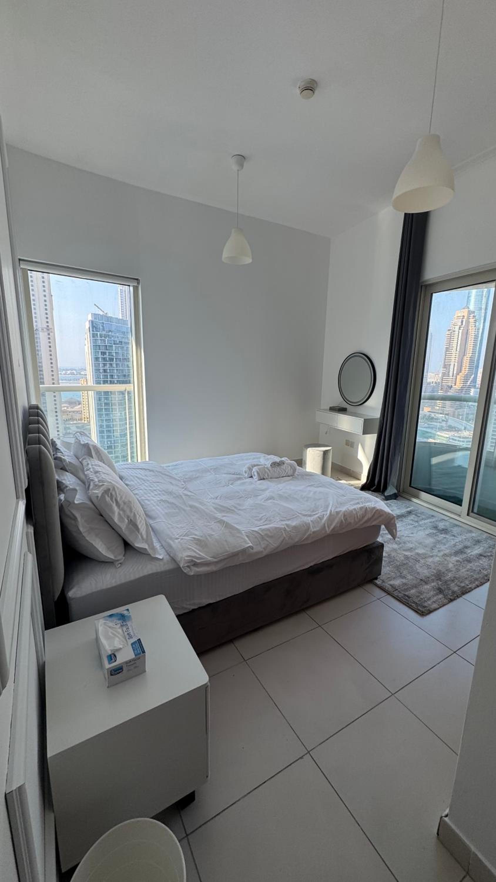 Stunning 2bd marina views prime location high floor