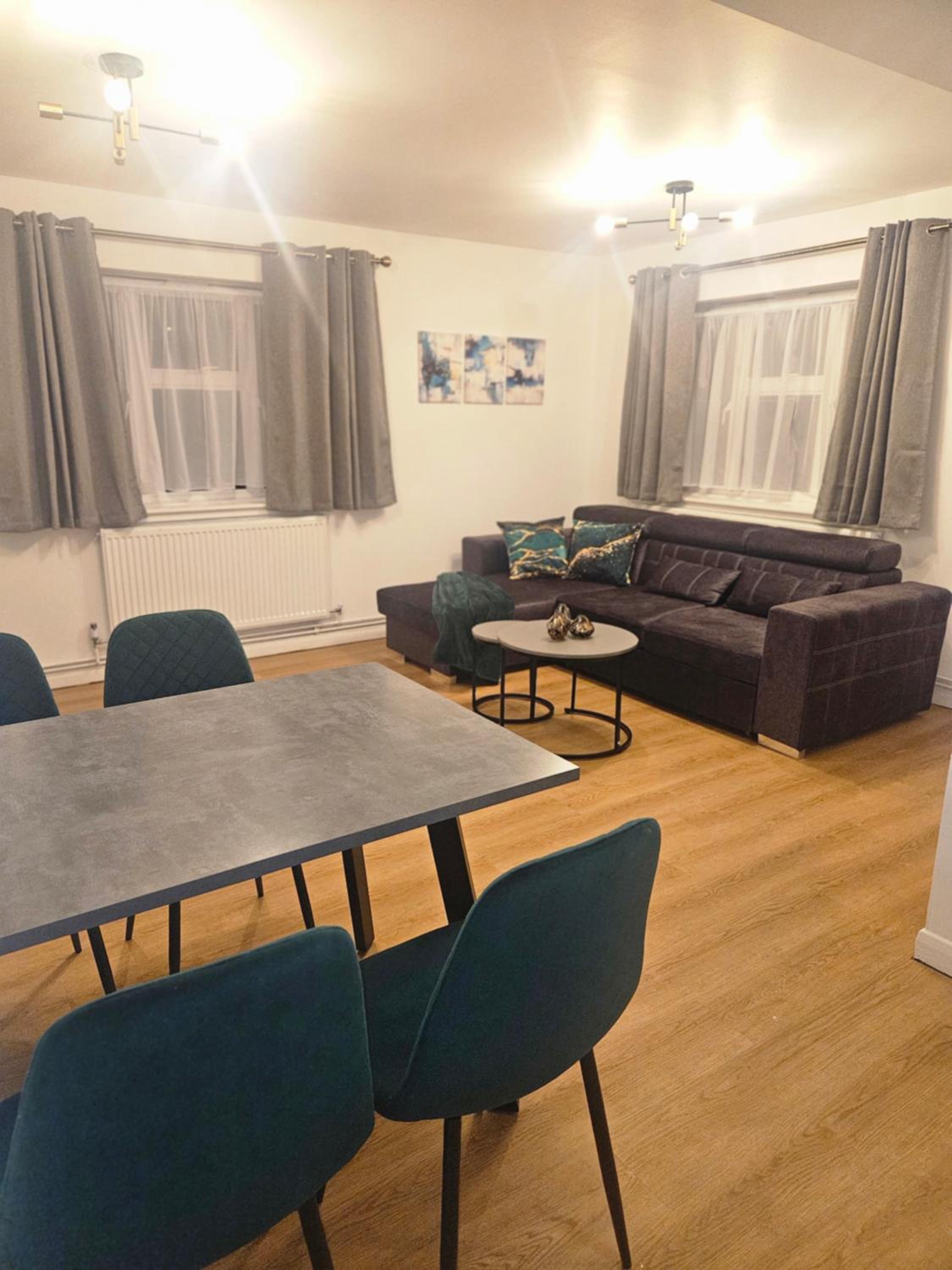 Bright & Modern Apartment, Central Location, Free Parking & Fast Wi Fi