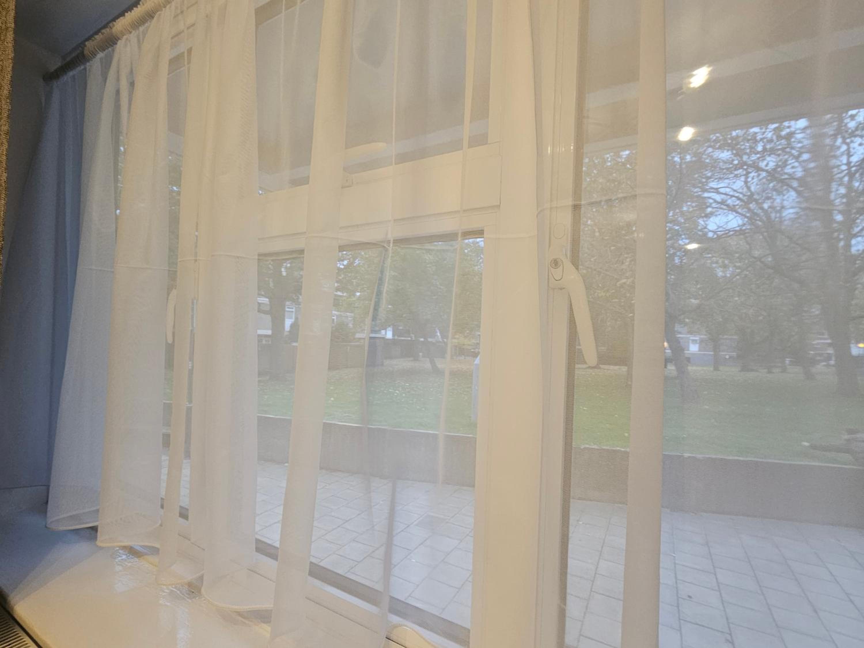 Bright & Modern Apartment, Central Location, Free Parking & Fast Wi Fi