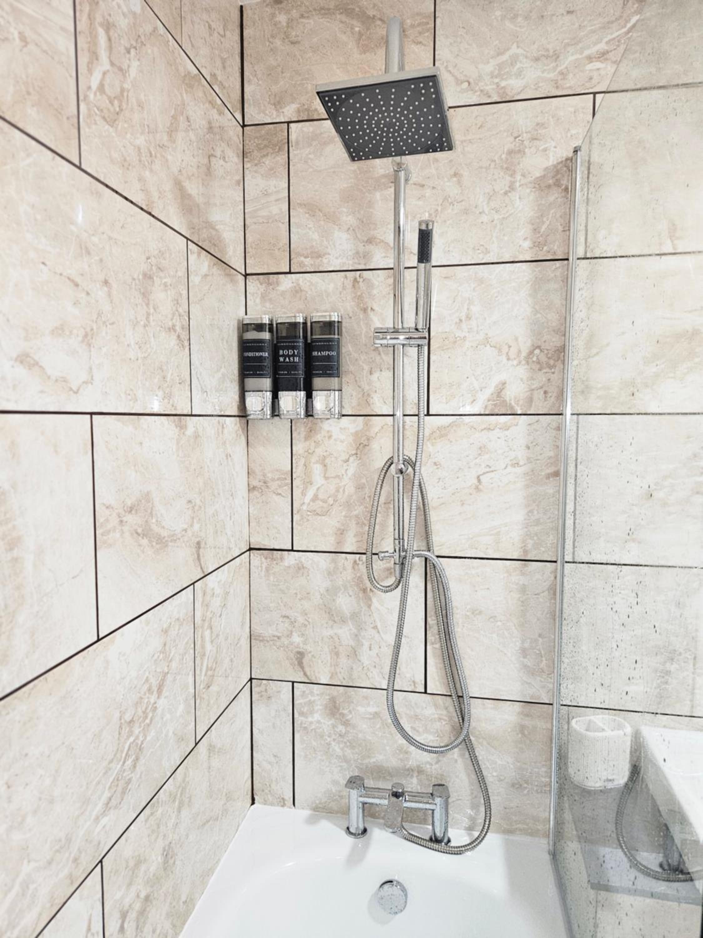 Bright & Modern Apartment, Central Location, Free Parking & Fast Wi Fi