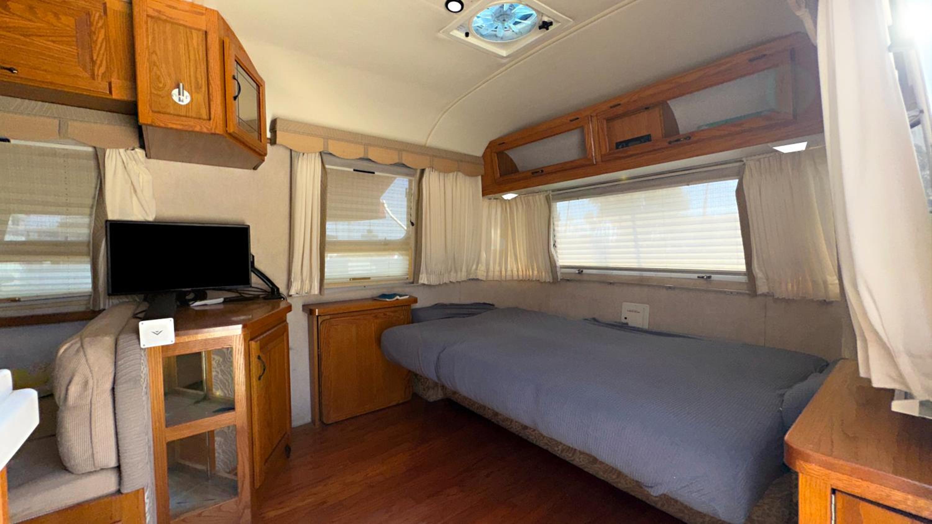 Retro Star-Wagon, Ocean View at Studios