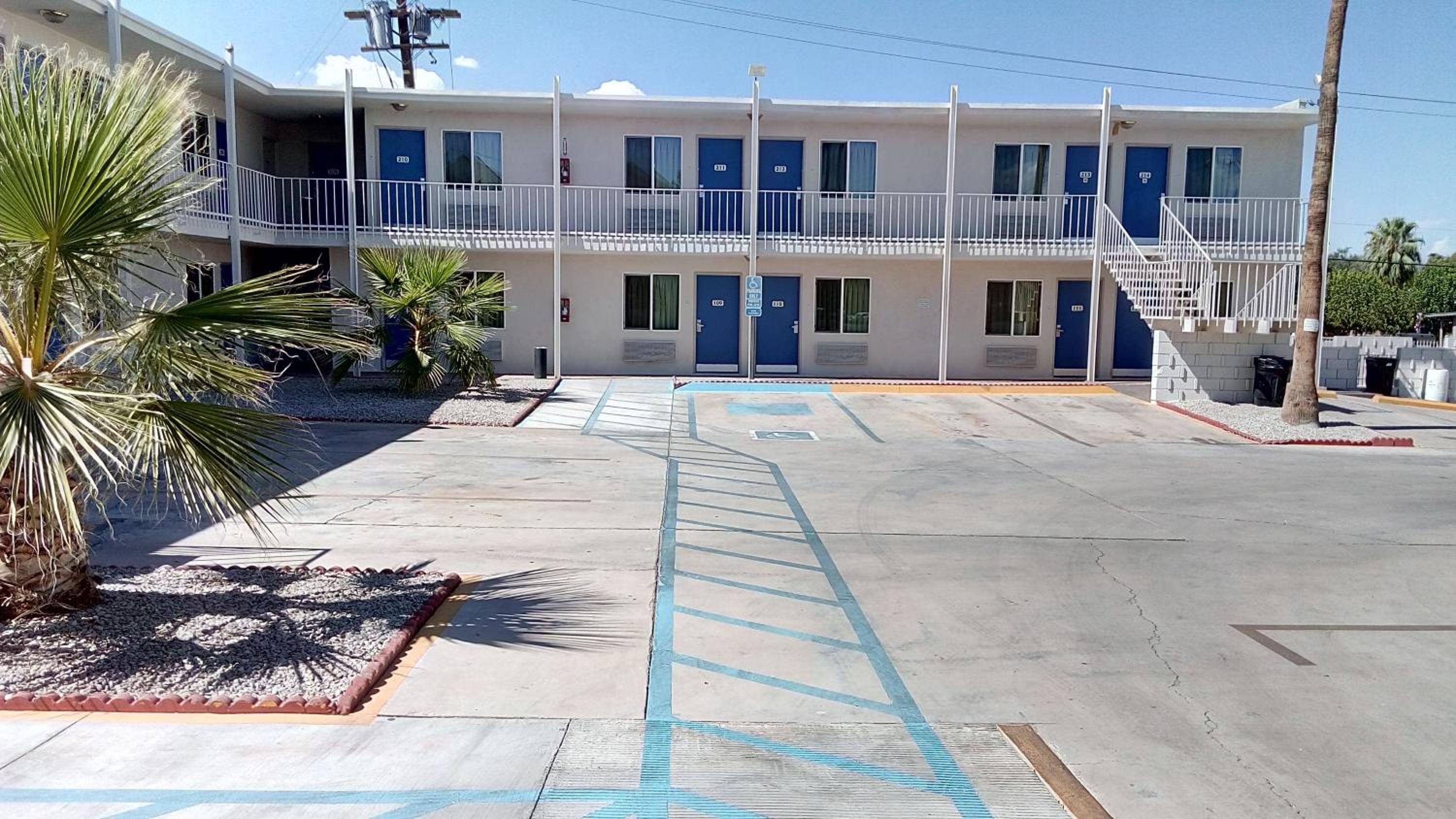 Blythe Vacations - Motel 6-Blythe, CA - South - Property Image 2