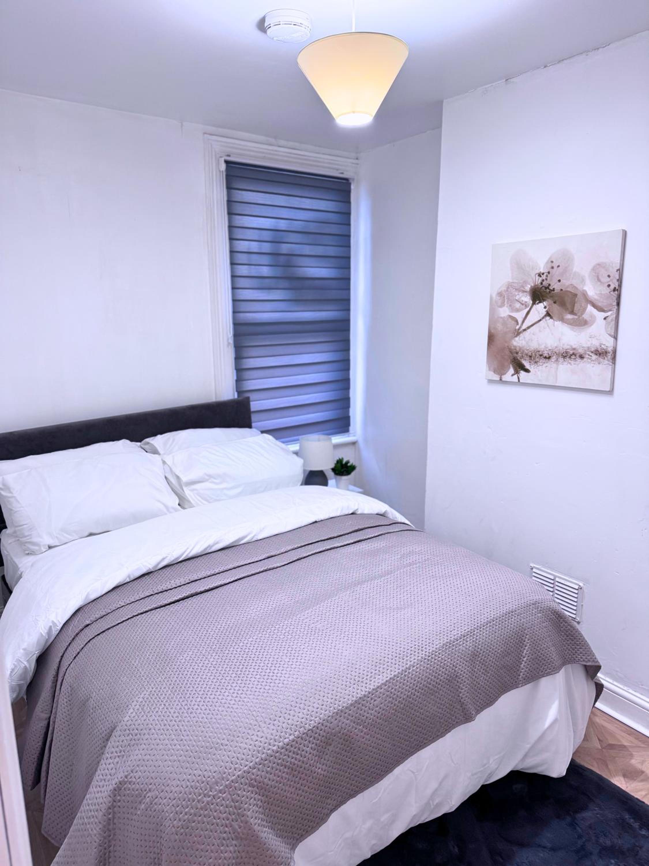 House for 8 in Gillingham close to train station with free parking
