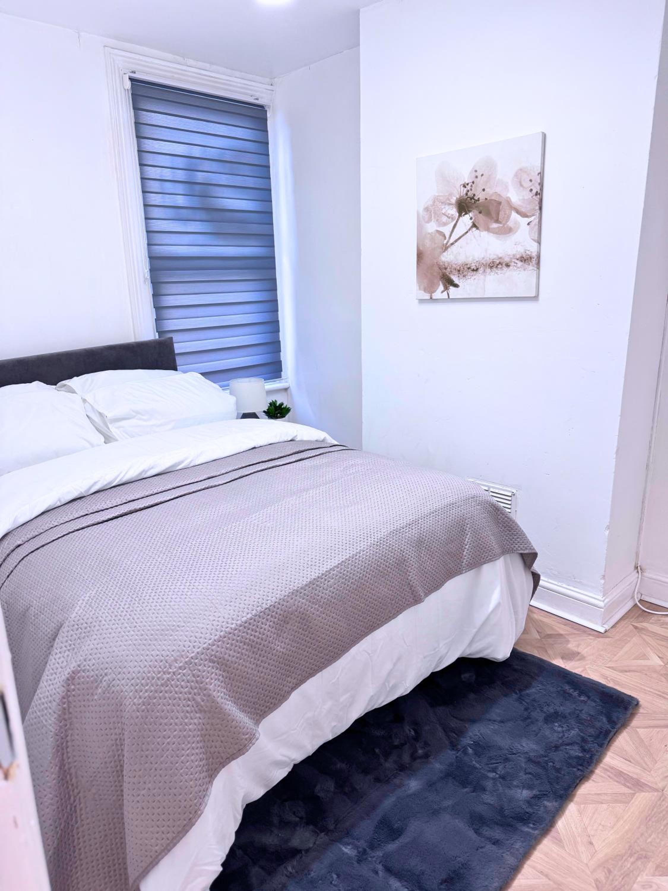 House for 8 in Gillingham close to train station with free parking