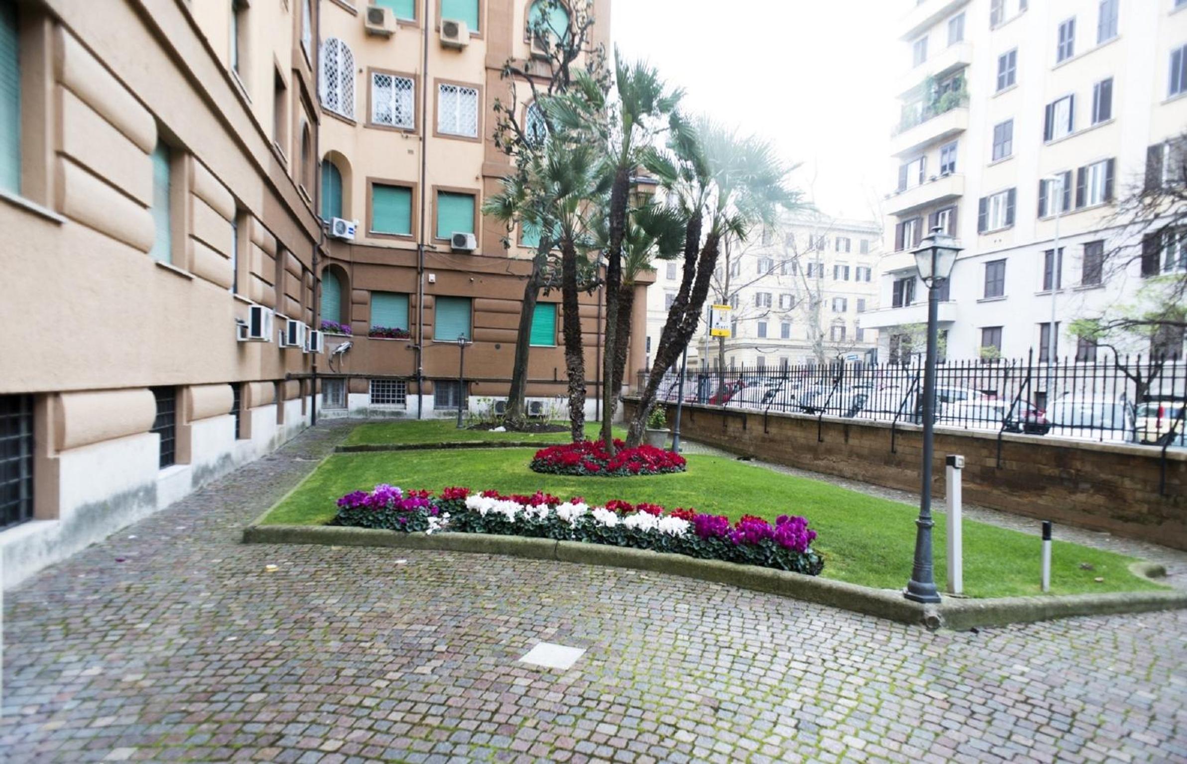 Costantino Secondo Guest House