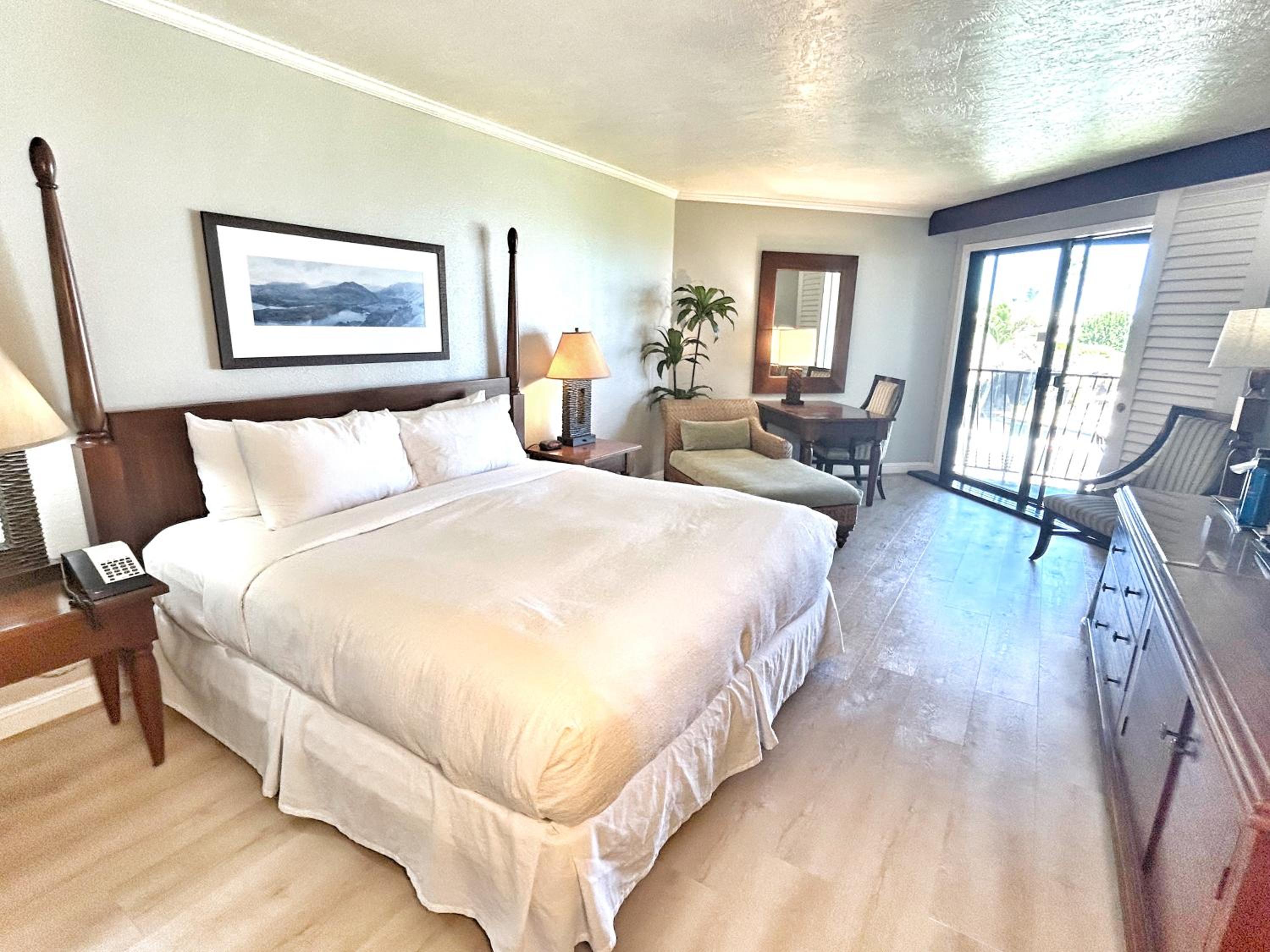 New! Watch Pacific Ocean sunrise from the comfort of your private ocean view lanai with coffee in hand!