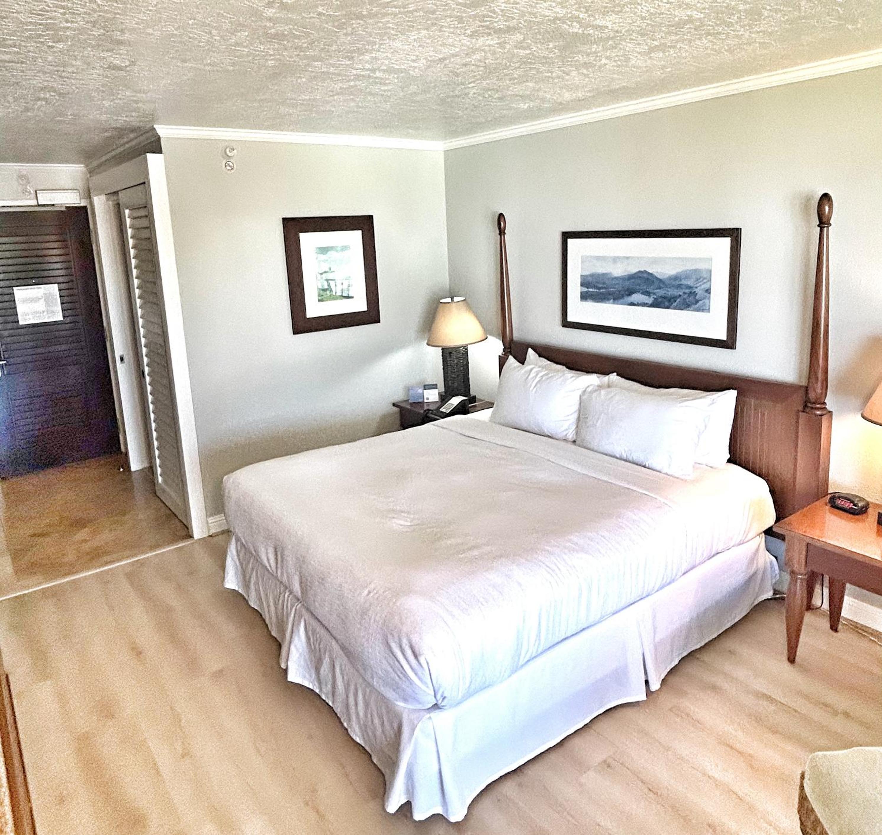 New! Watch Pacific Ocean sunrise from the comfort of your private ocean view lanai with coffee in hand!