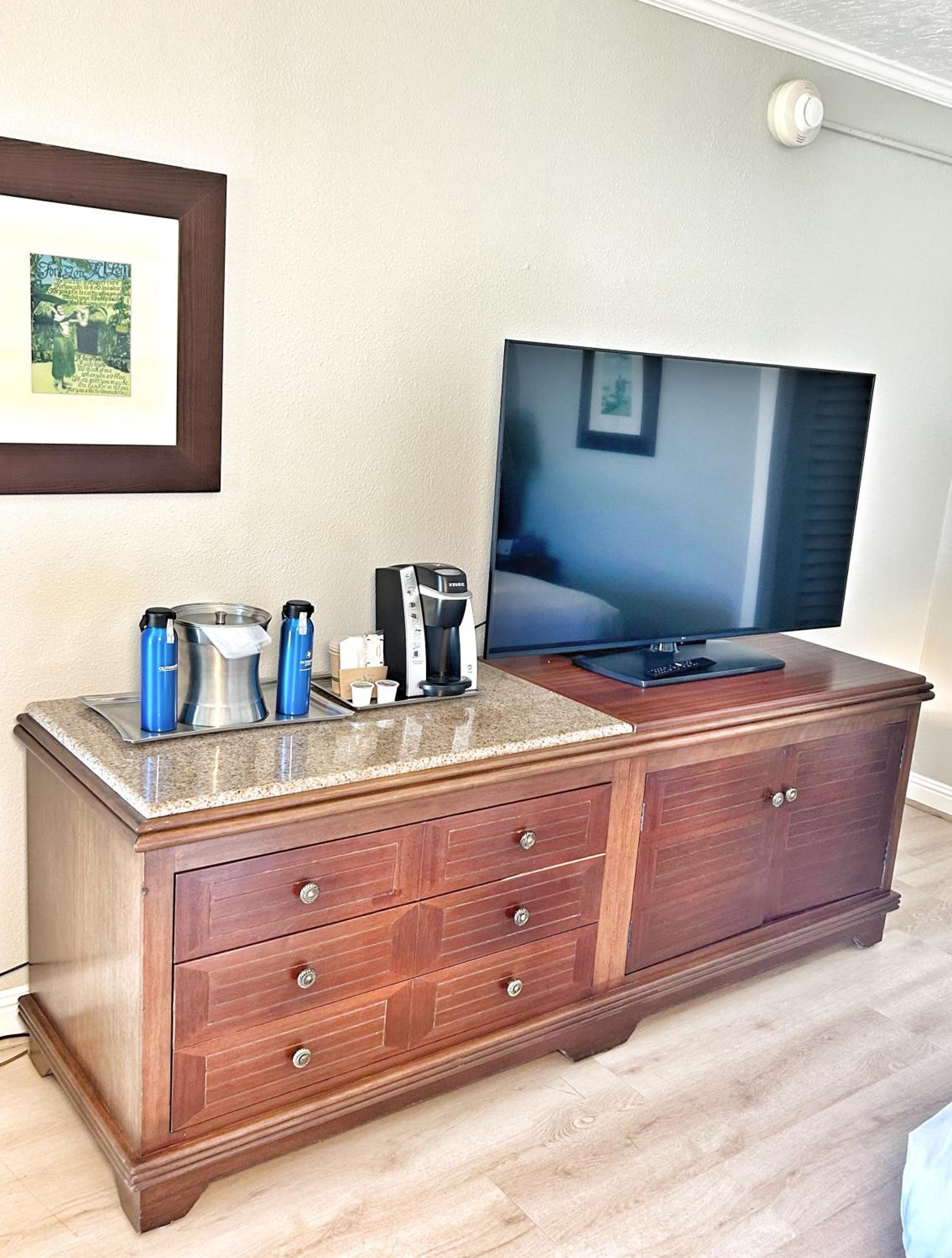 New! Watch Pacific Ocean sunrise from the comfort of your private ocean view lanai with coffee in hand!
