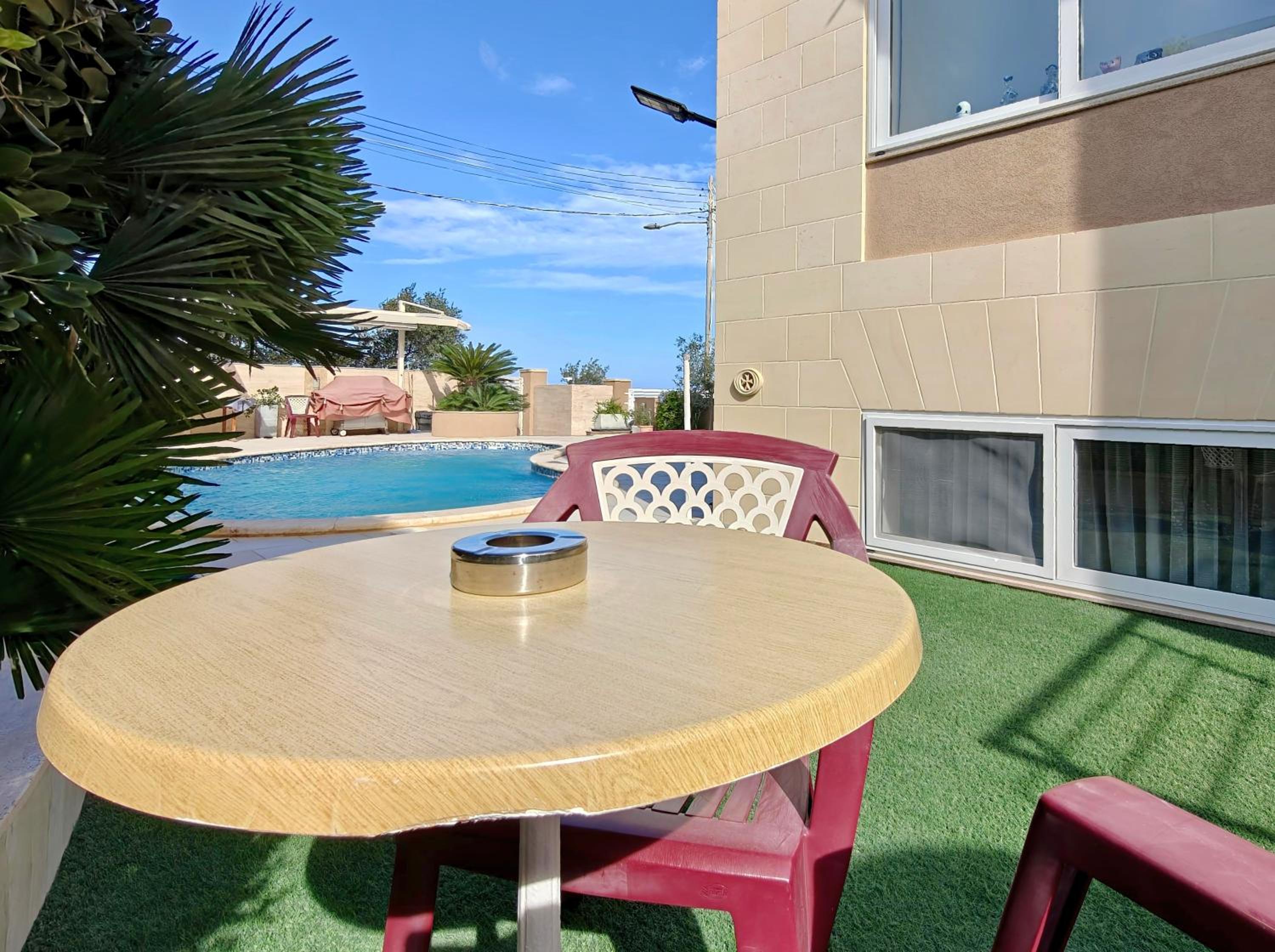 Private Guest Suite - Villa with Pool