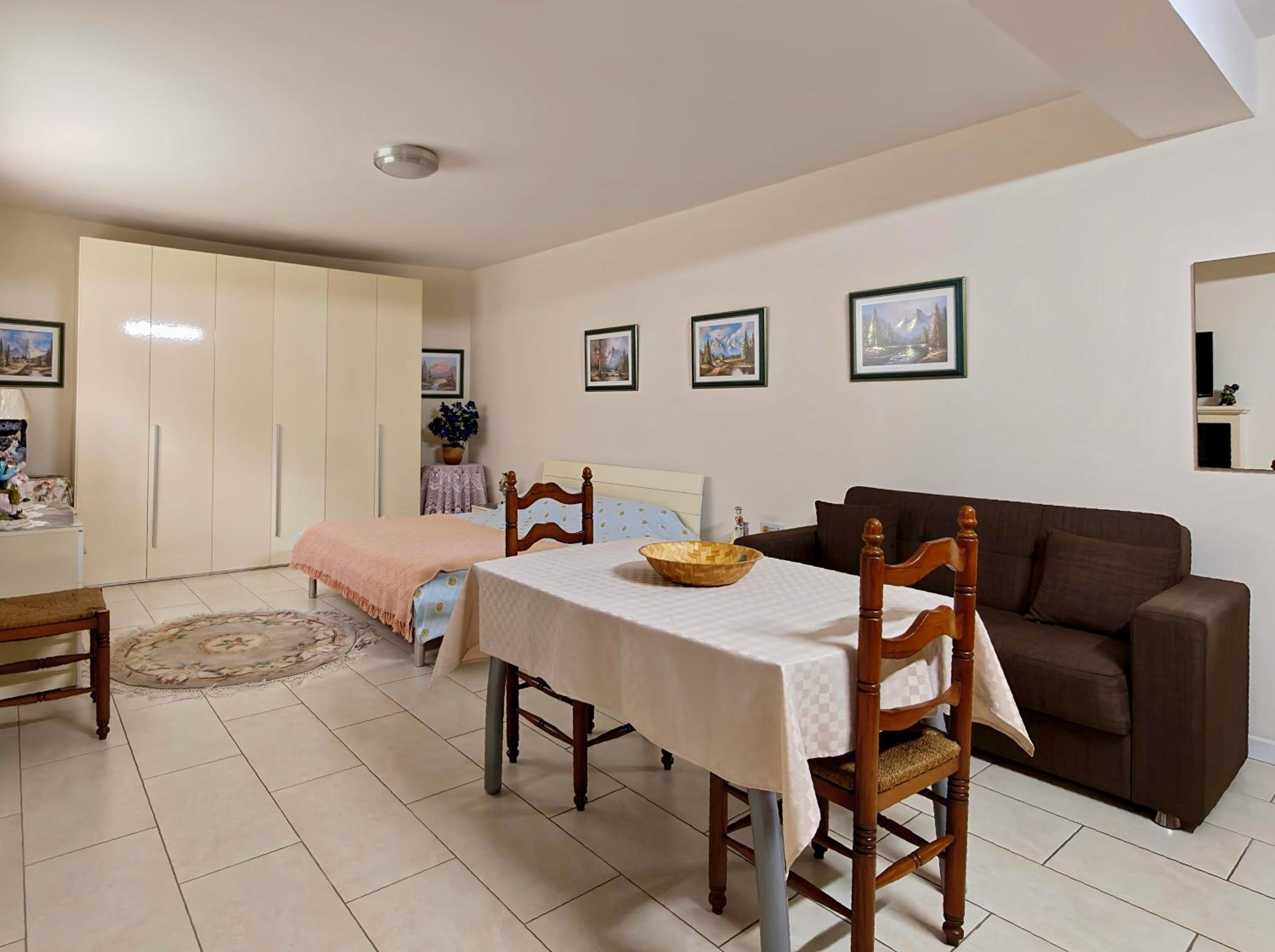 Private Guest Suite - Villa with Pool
