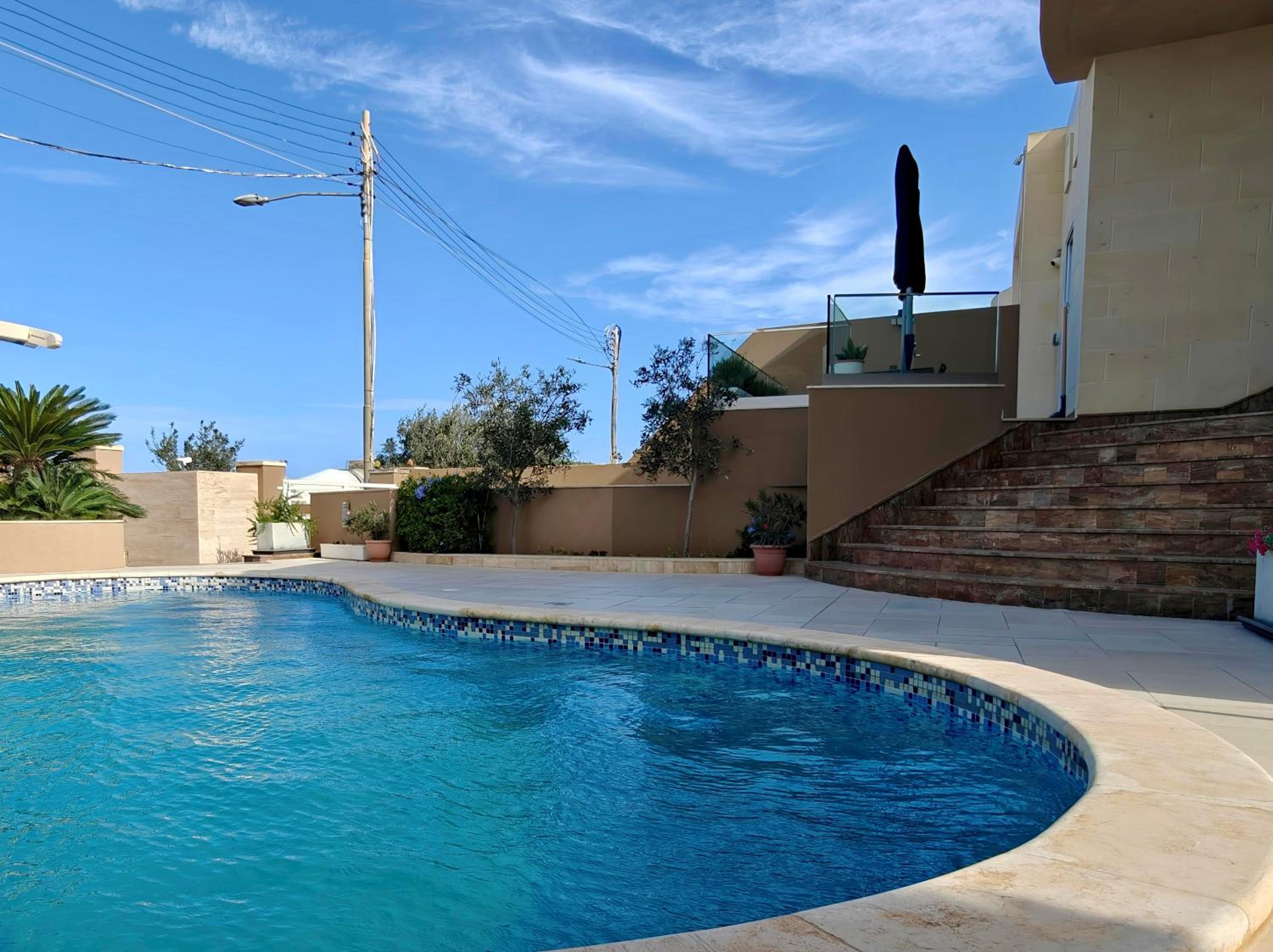 Private Guest Suite - Villa with Pool