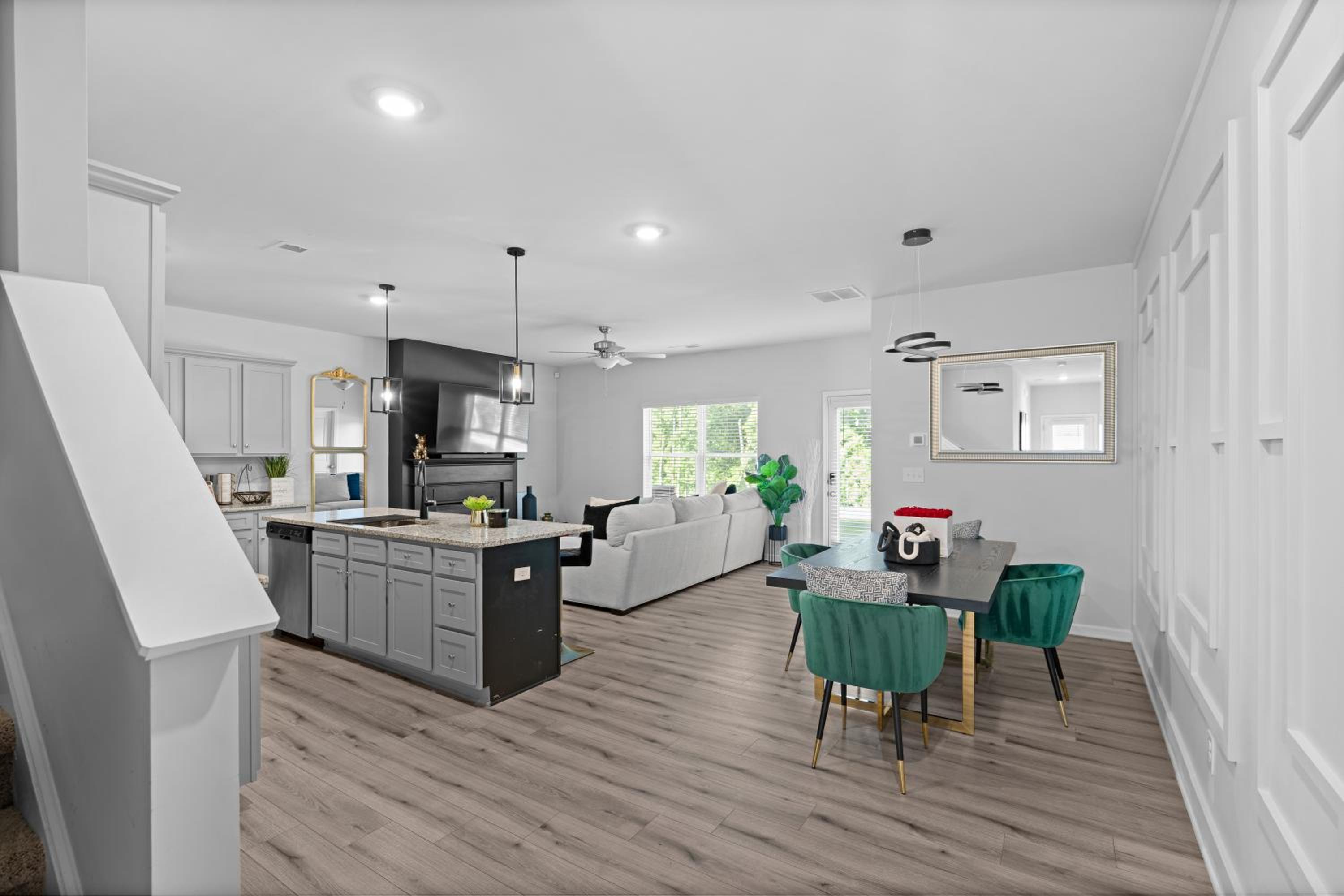 Beautiful New Townhome 25 mins from Metro Atlanta