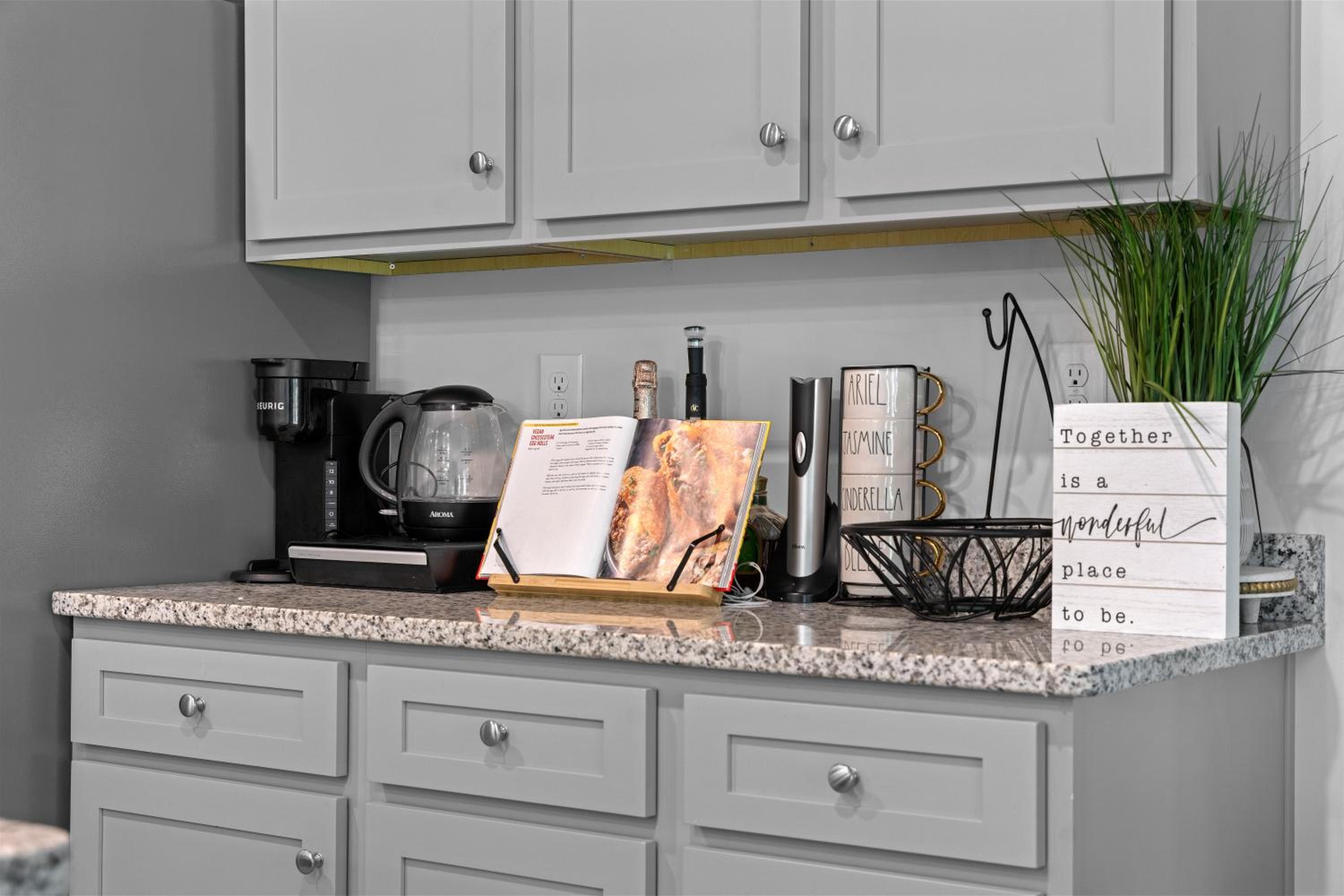 Beautiful New Townhome 25 mins from Metro Atlanta