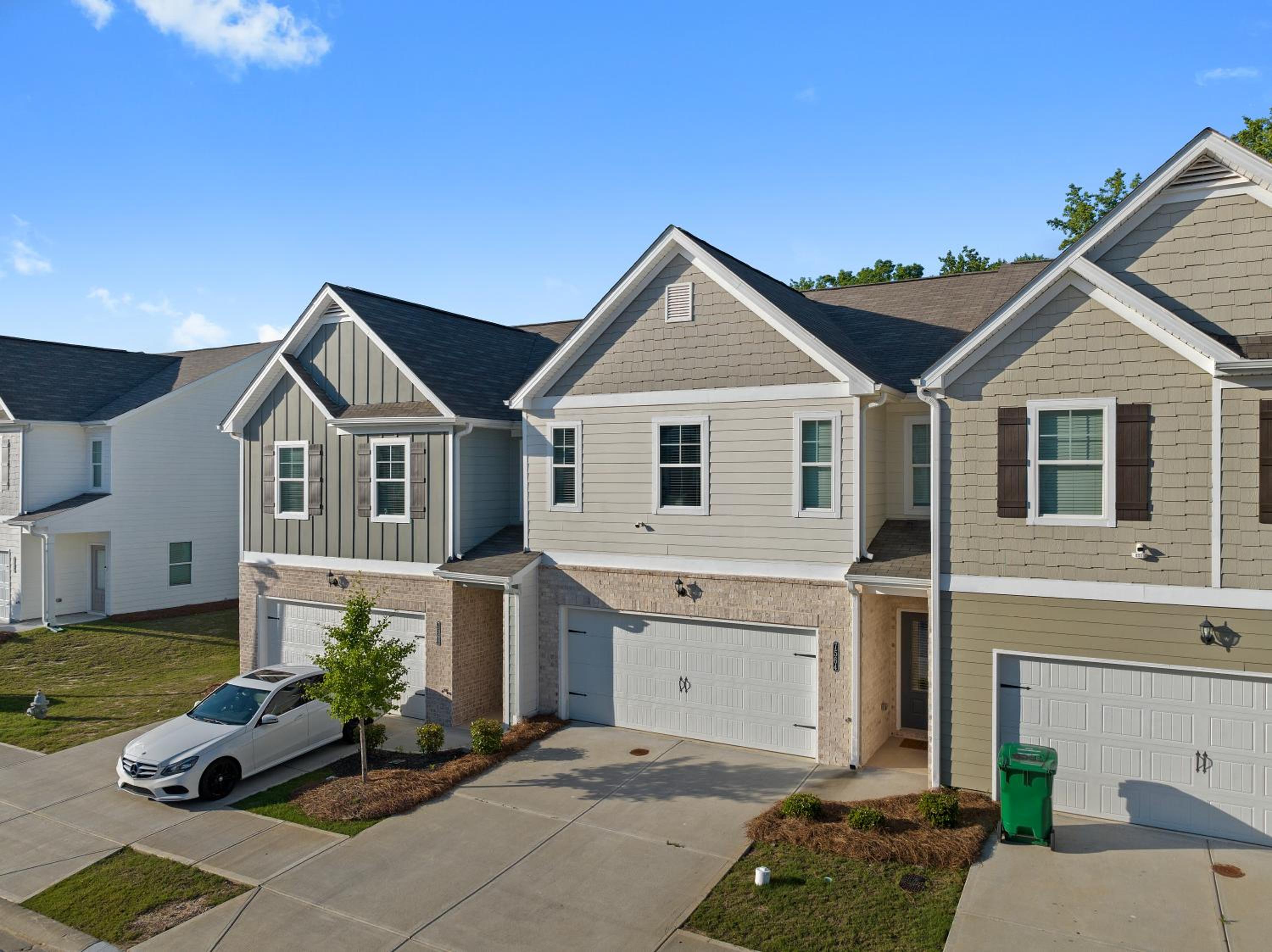 Beautiful New Townhome 25 mins from Metro Atlanta