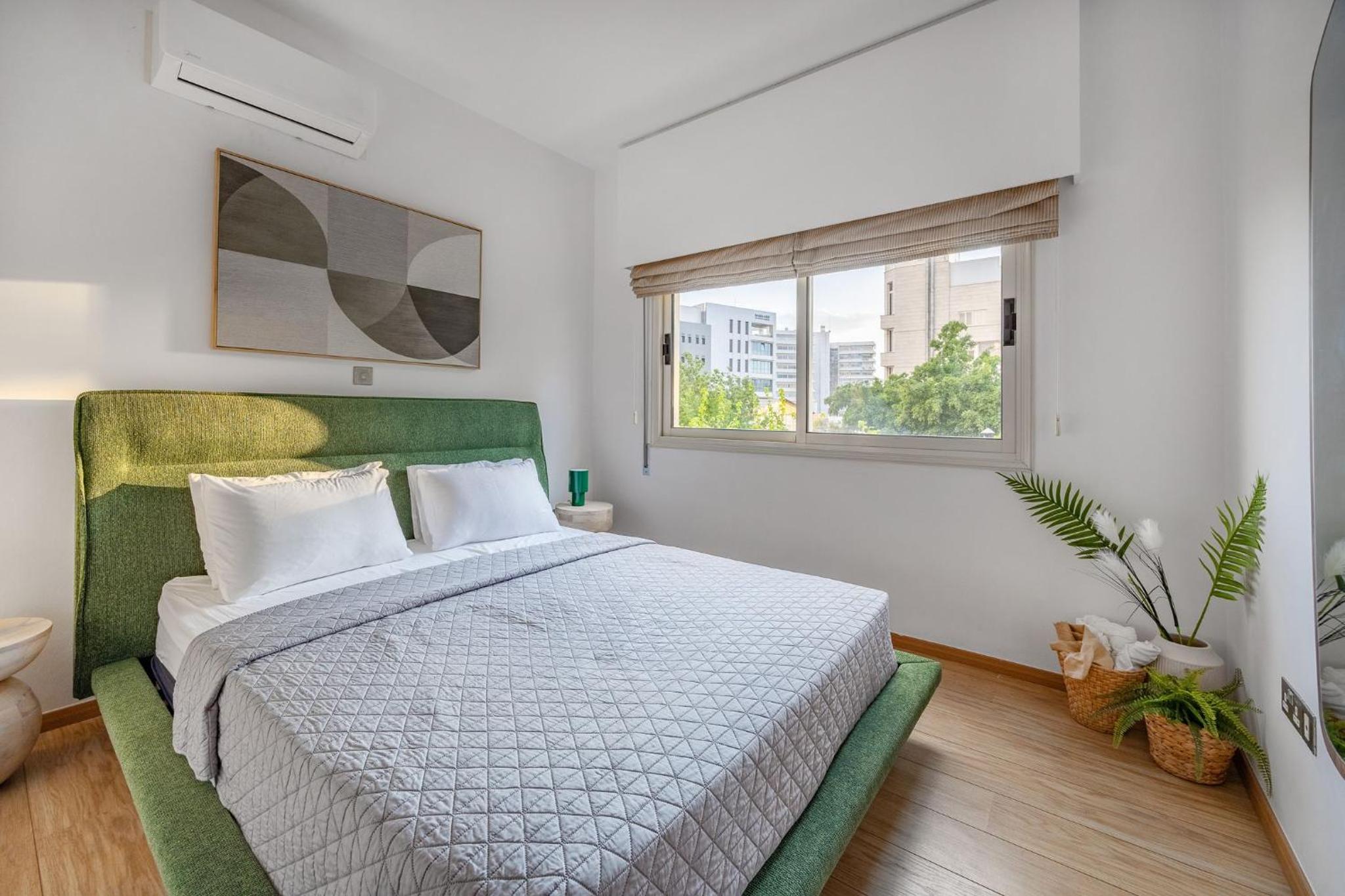 Lena Court - Spacious 3bdr, City Views