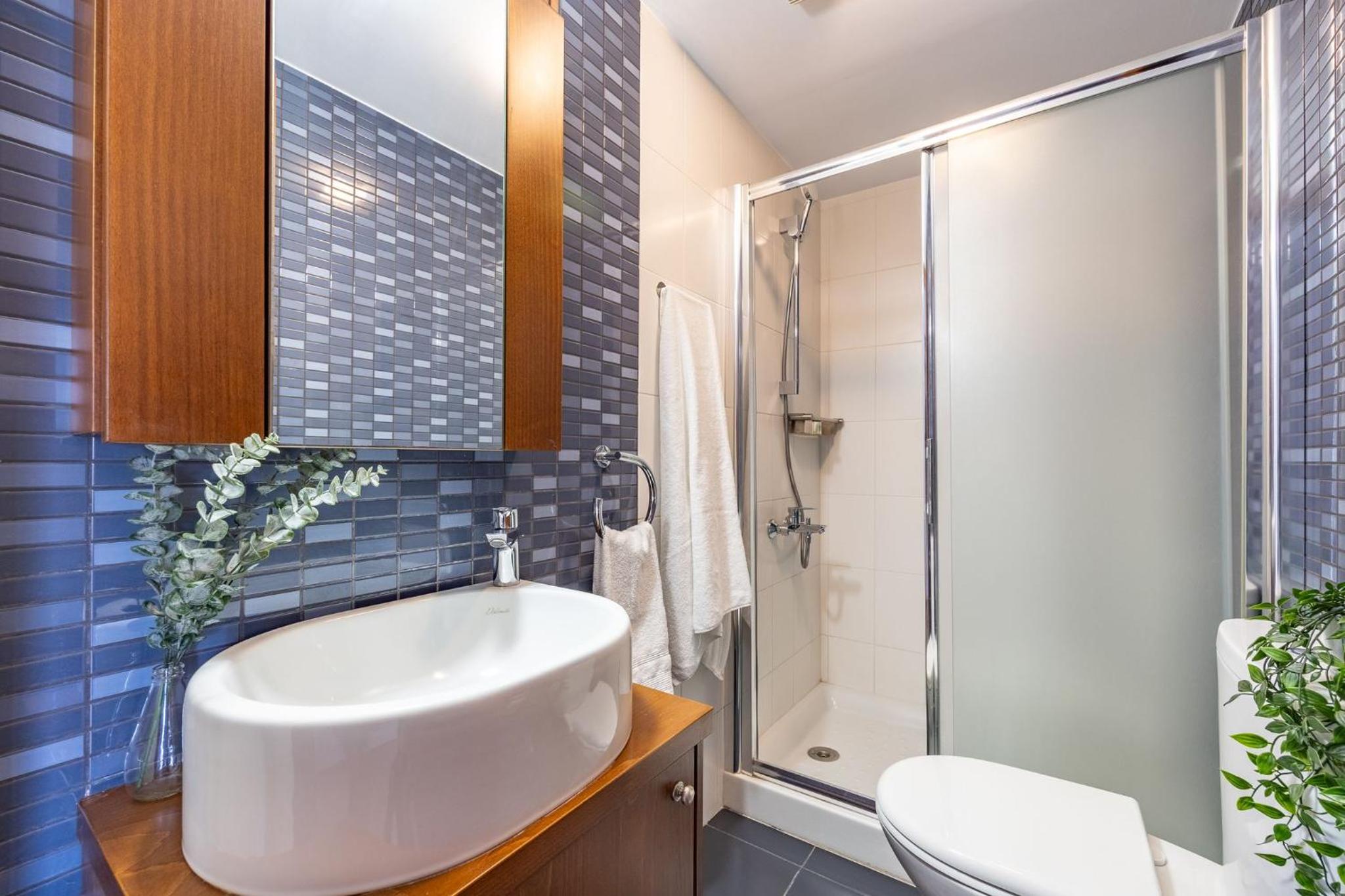 Lena Court - Spacious 3bdr, City Views