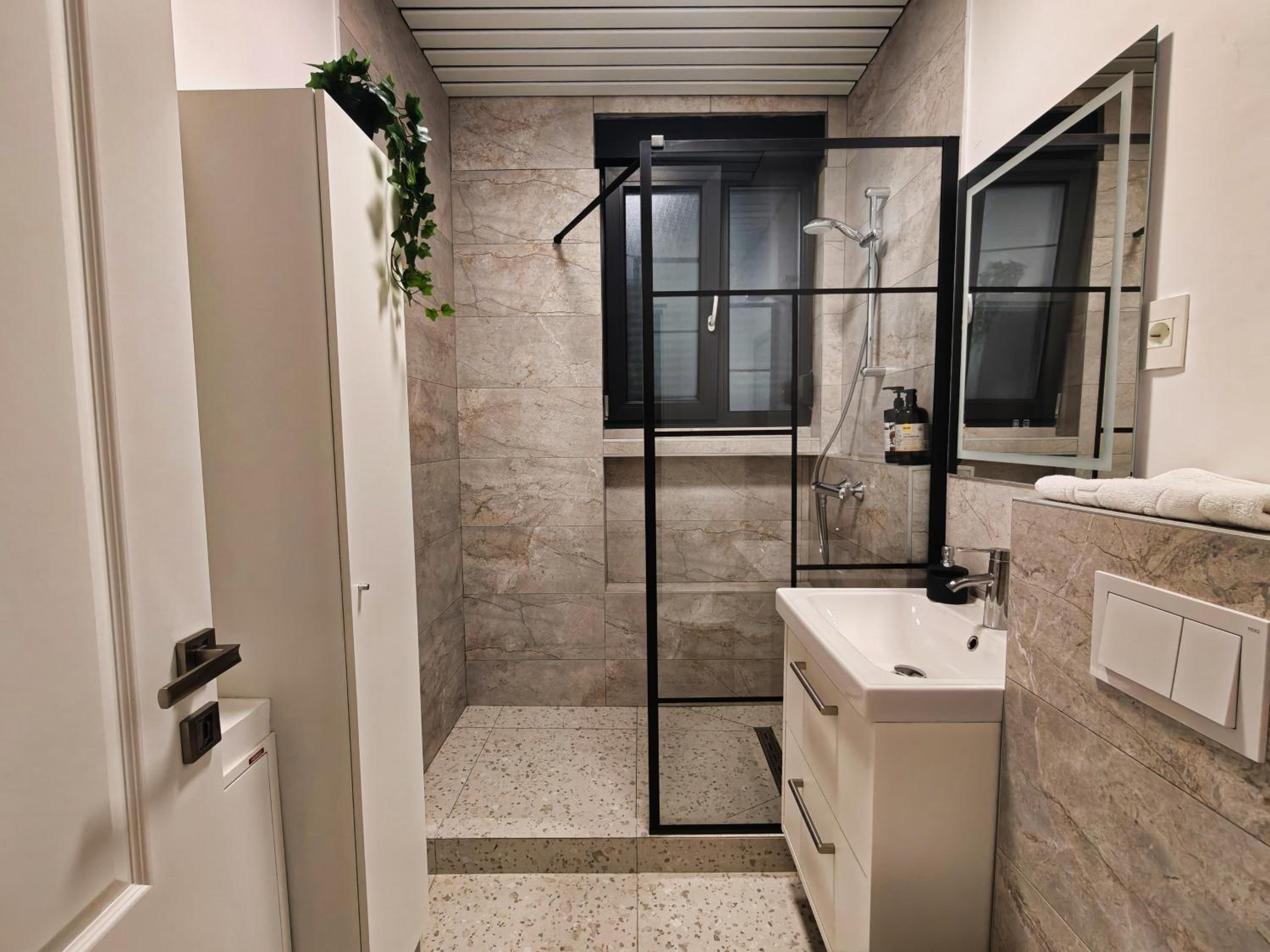 Romana Luxury Design Suites - City Center by Pumo Properties