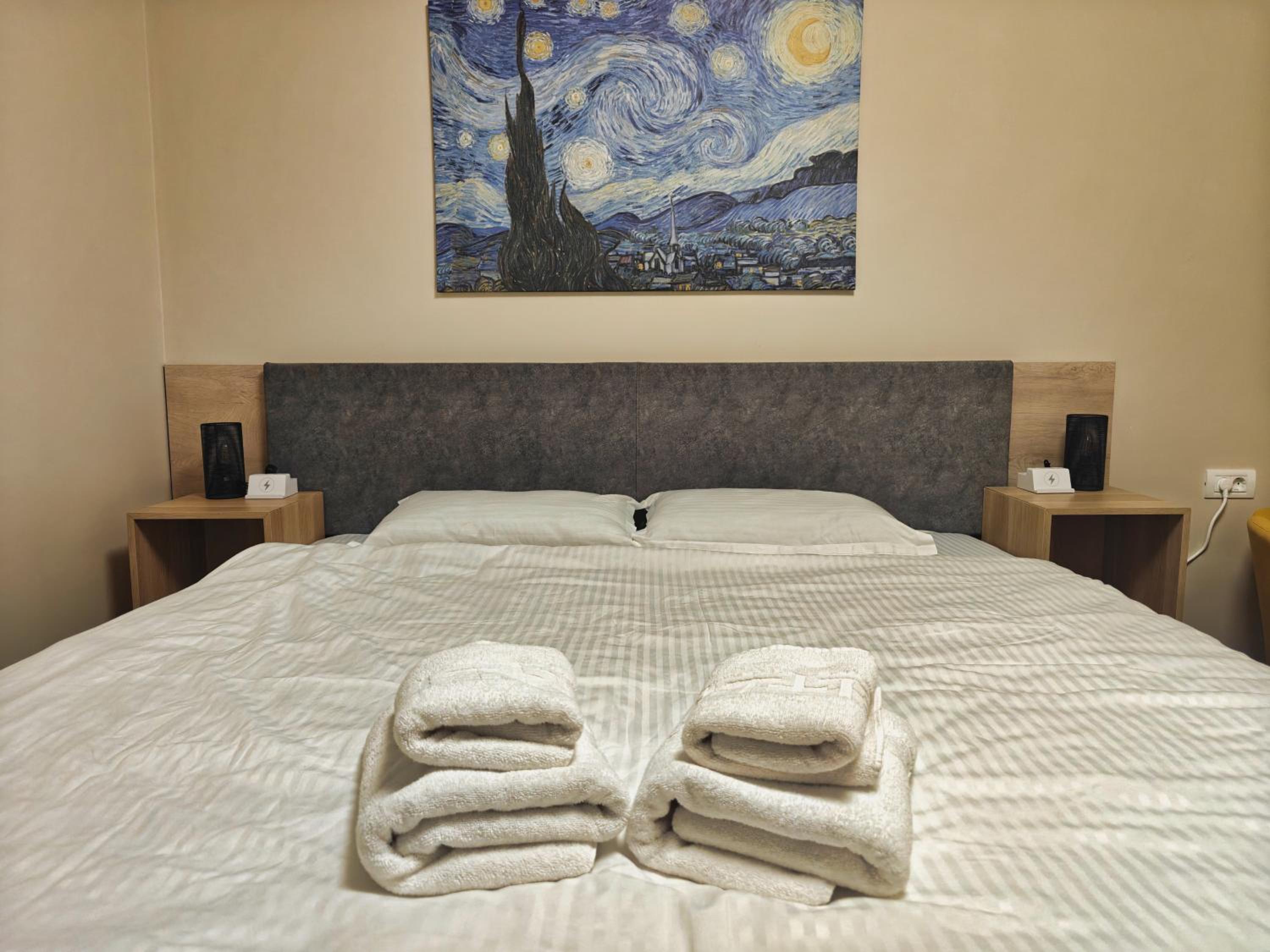 Romana Luxury Design Suites - City Center by Pumo Properties