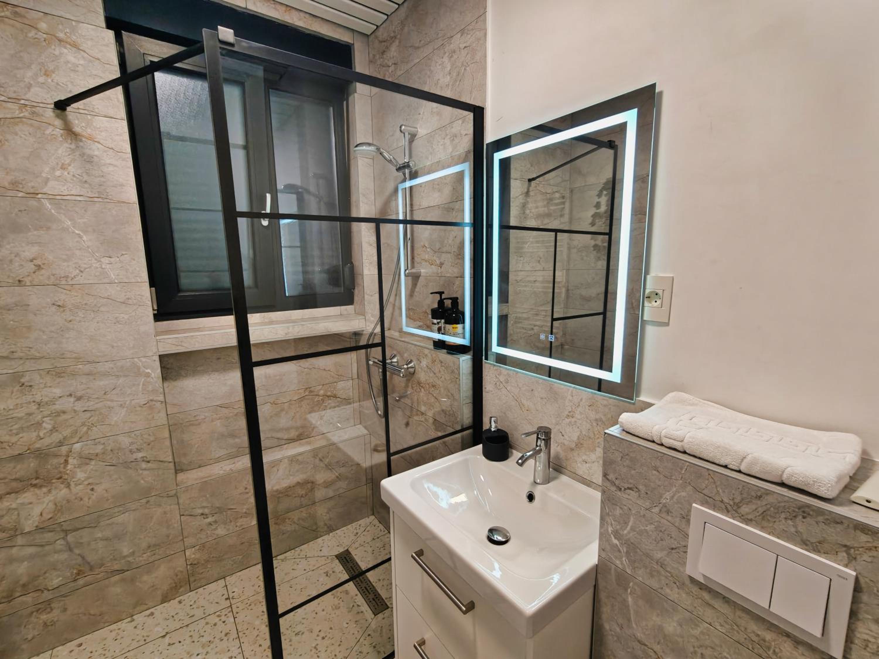 Romana Luxury Design Suites - City Center by Pumo Properties