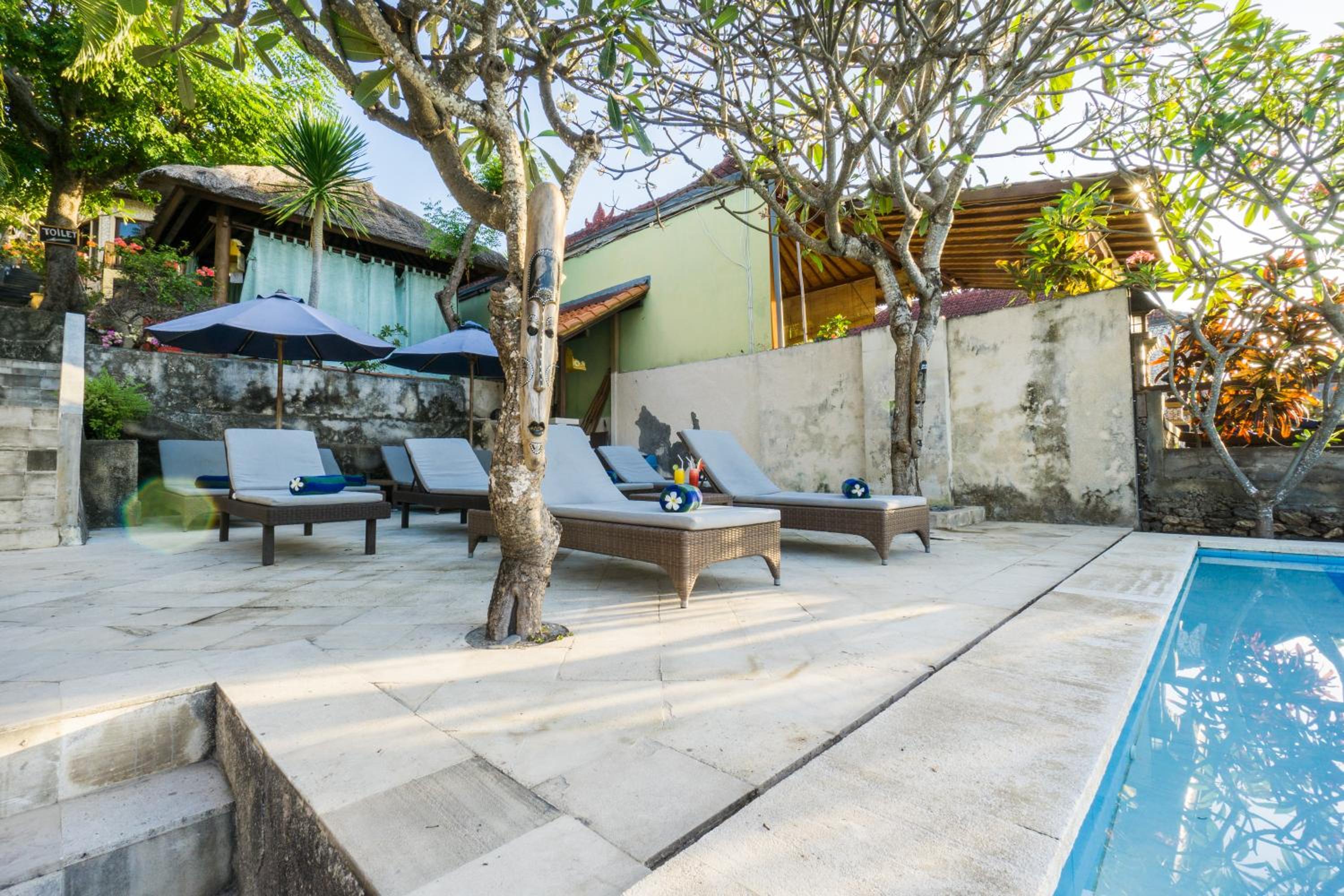 Ware Ware Surf Bungalow Lembongan