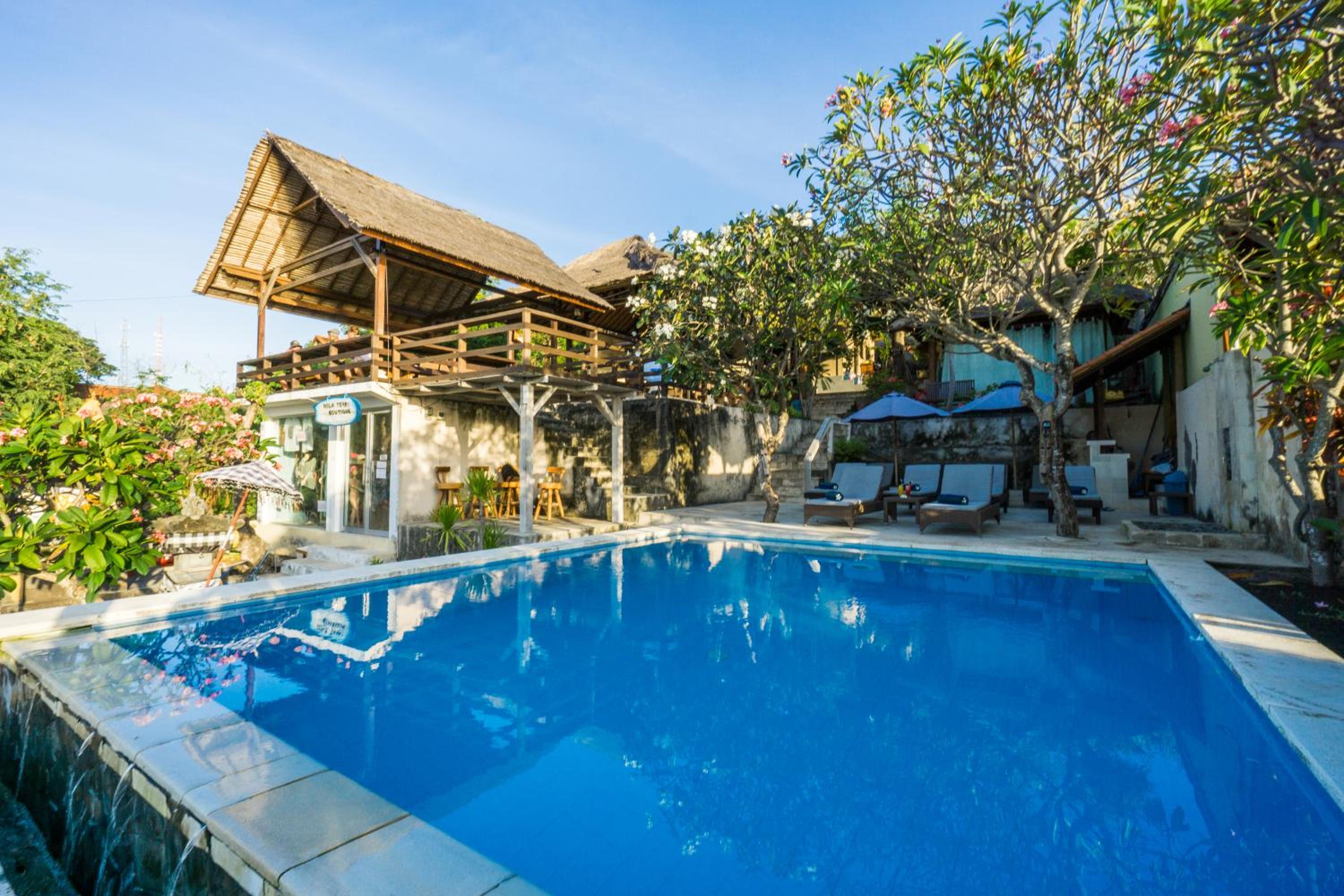 Ware Ware Surf Bungalow Lembongan