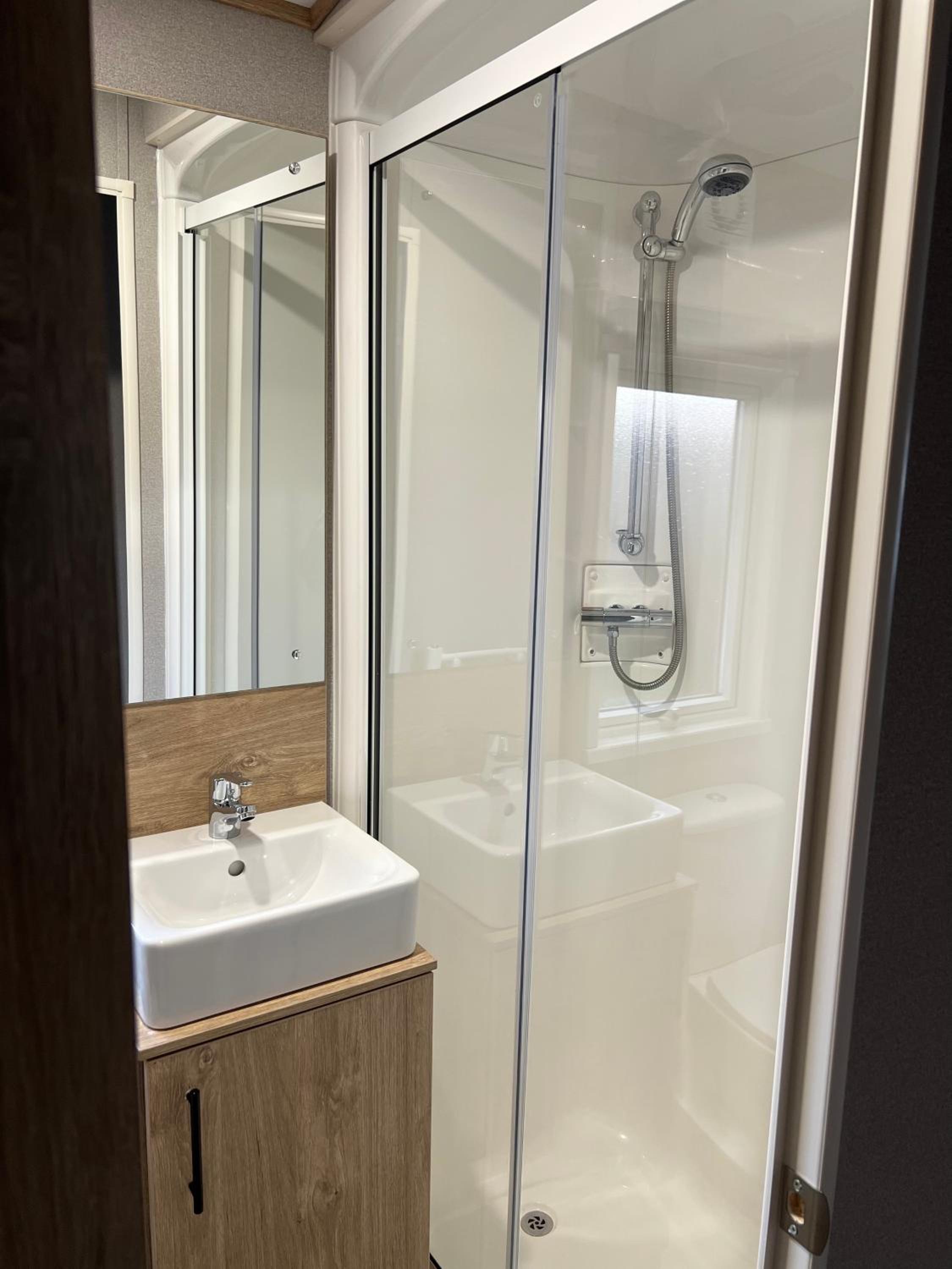 Modern Caravan 2025 with Decking