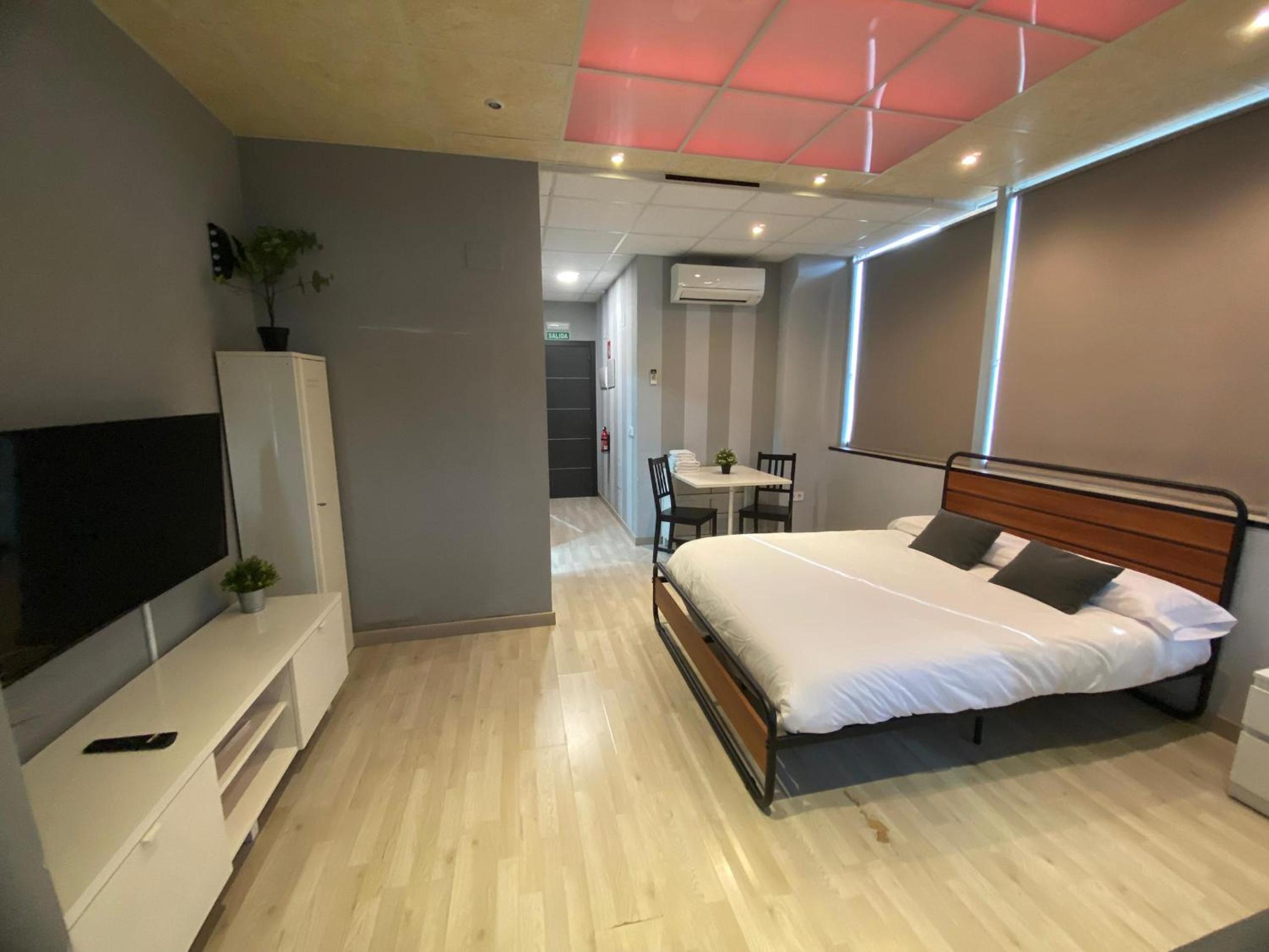 Estudios 85 - Cerca de Madrid, Toledo y Parque Warner