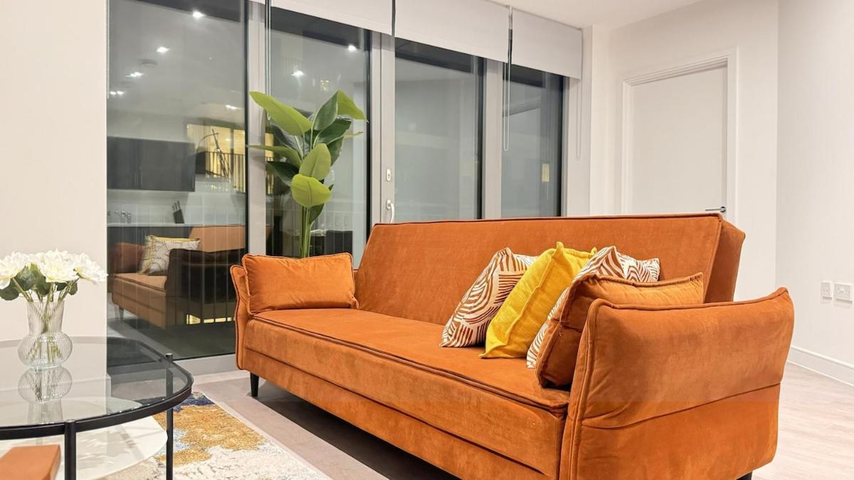Stylish Chelsea 2BR - at BatterseaPS Shopping Mall, Family Friendly