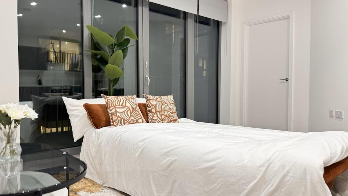 Stylish Chelsea 2BR - at BatterseaPS Shopping Mall, Family Friendly