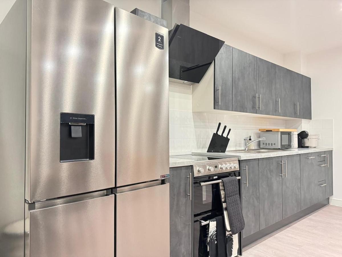 Stylish Chelsea 2BR - at BatterseaPS Shopping Mall, Family Friendly